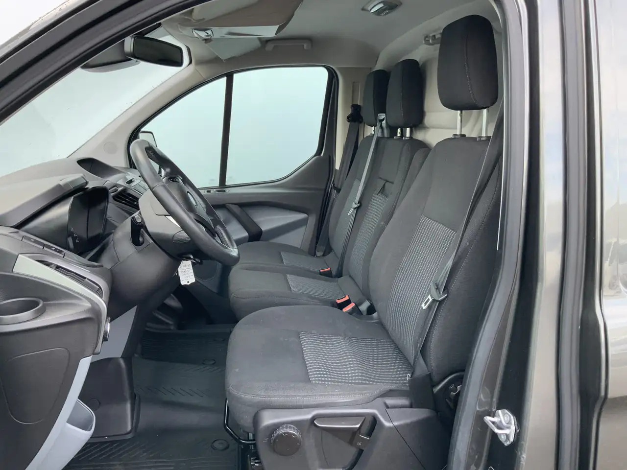 Ford Transit Custom 270 2.2 TDCI L1H1 Trend Airco Camera Cruise Dakdra - Kassebil: bilde 4 Ford Transit Custom 270 2.2 TDCI L1H1 Trend Airco Camera Cruise Dakdra - Kassebil: bilde 4