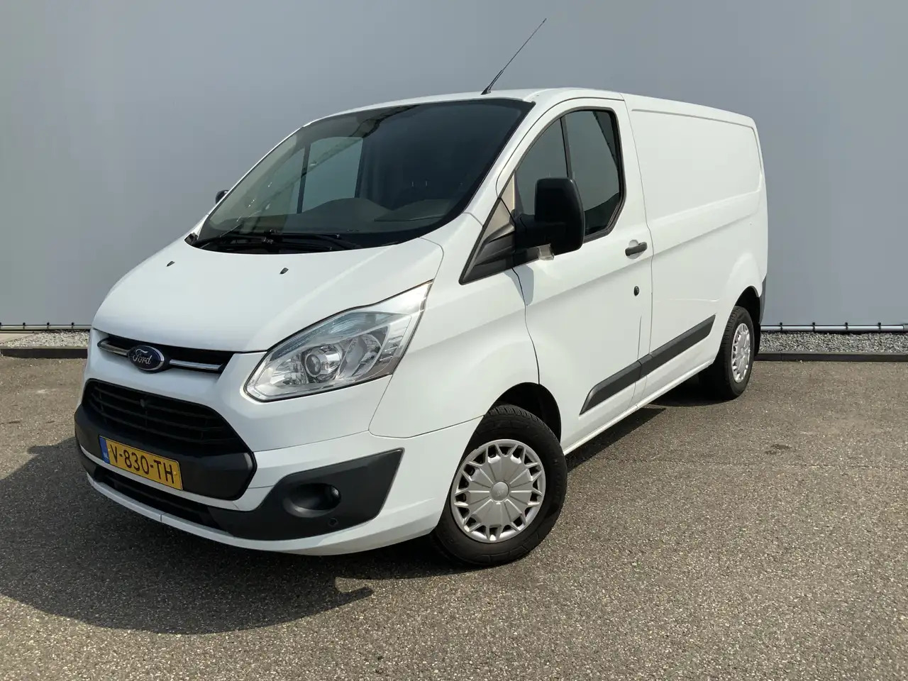 Ford Transit Custom 290 2.2 TDCI L1H2 Trend Airco Cruise 3 Zits Trekha - Kassebil: bilde 1 Ford Transit Custom 290 2.2 TDCI L1H2 Trend Airco Cruise 3 Zits Trekha - Kassebil: bilde 1