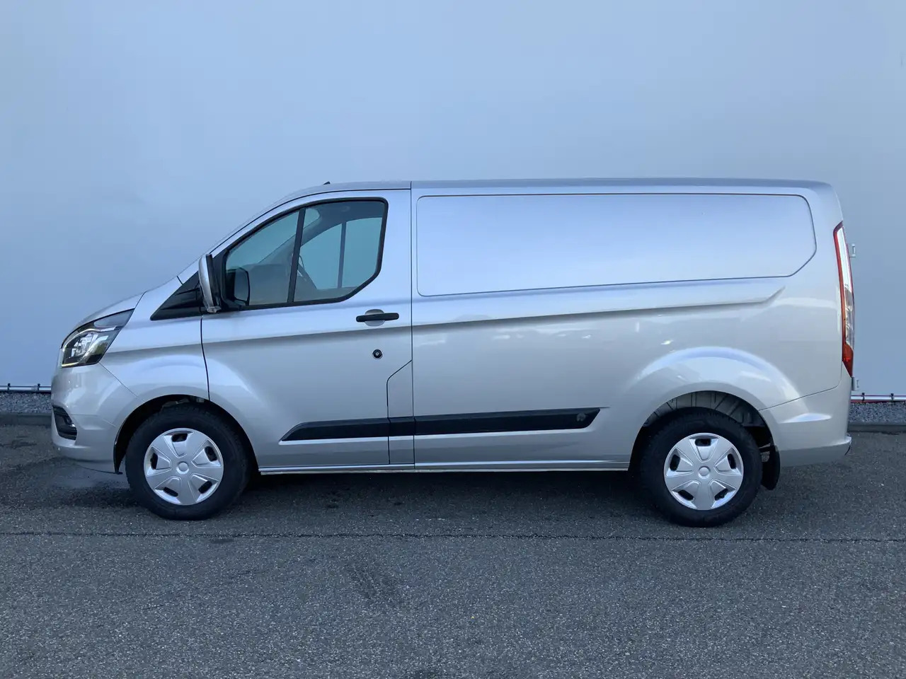 Ford Transit Custom 300 2.0 TDCI L1H1 Limited Airco Cruise Camera 3 Zi - Kassebil: bilde 3 Ford Transit Custom 300 2.0 TDCI L1H1 Limited Airco Cruise Camera 3 Zi - Kassebil: bilde 3