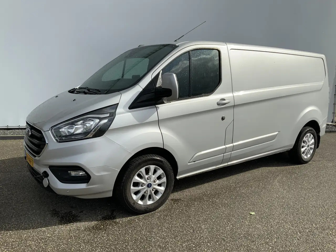 Ford Transit Custom 300 2.0 TDCI L2H2 (MOTOR DEFECT!!) Airco Navi 3 Zi - Kassebil: bilde 1 Ford Transit Custom 300 2.0 TDCI L2H2 (MOTOR DEFECT!!) Airco Navi 3 Zi - Kassebil: bilde 1