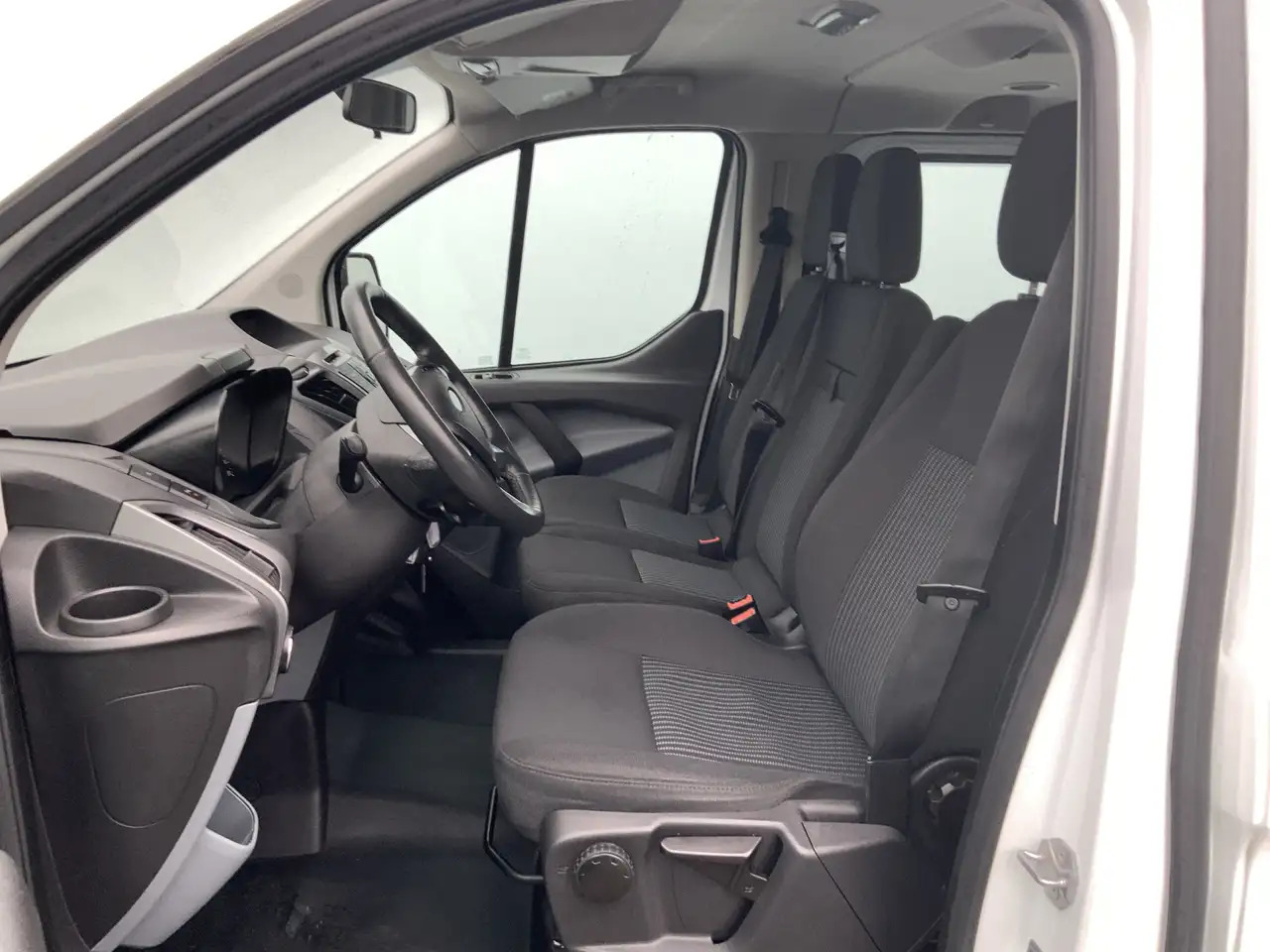Ford Transit Custom 300 2.2 TDCI L2H1 (11000,- ex btw /ex bpm)Trend - Persontransport: bilde 4 Ford Transit Custom 300 2.2 TDCI L2H1 (11000,- ex btw /ex bpm)Trend - Persontransport: bilde 4