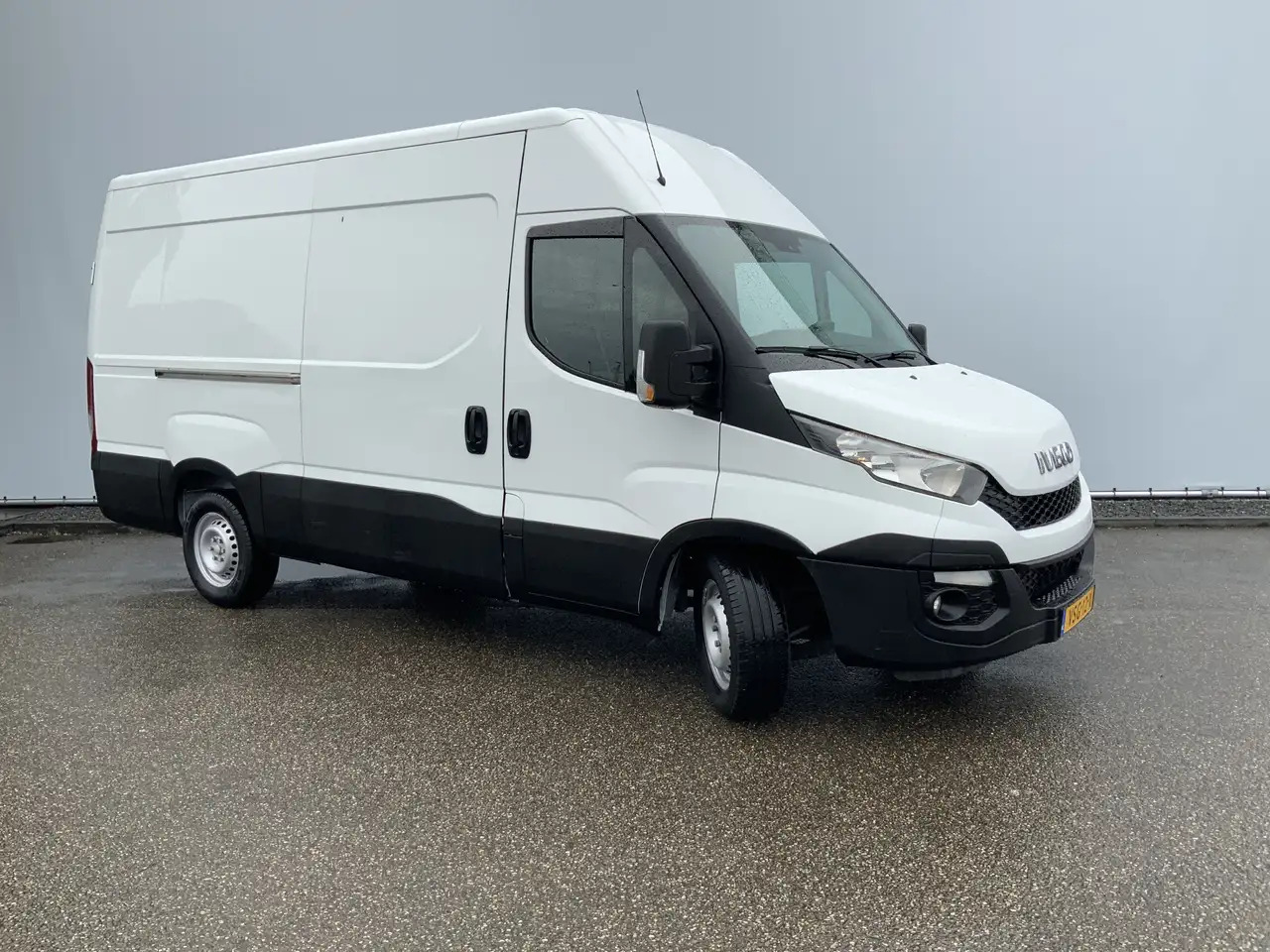 Iveco Daily 35S13V 2.3 352 H2 L3 Airco 3 Zits Opstap Euro 5 - Kassebil: bilde 2 Iveco Daily 35S13V 2.3 352 H2 L3 Airco 3 Zits Opstap Euro 5 - Kassebil: bilde 2