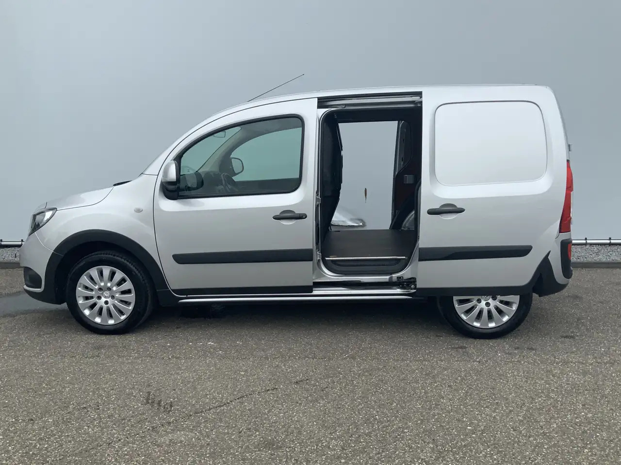 Mercedes-Benz Citan 109 CDI BlueEFFICIENCY Airco Dub Schuifdeur Cruise - Kassebil, Varebil med dobbelt førerhus: bilde 4 Mercedes-Benz Citan 109 CDI BlueEFFICIENCY Airco Dub Schuifdeur Cruise - Kassebil, Varebil med dobbelt førerhus: bilde 4