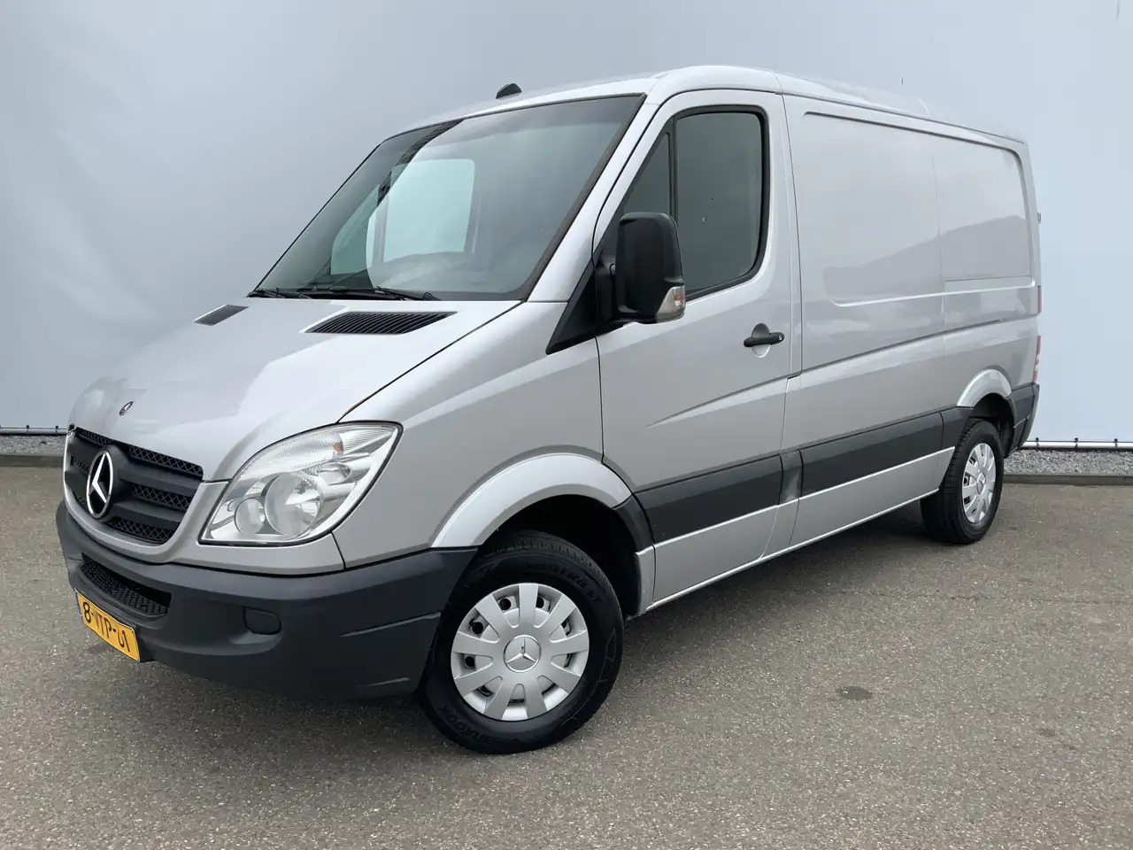 Mercedes-Benz Sprinter 213 2.2 CDI 325 L1H1 Airco Cruise Euro 4 - Kassebil: bilde 1 Mercedes-Benz Sprinter 213 2.2 CDI 325 L1H1 Airco Cruise Euro 4 - Kassebil: bilde 1