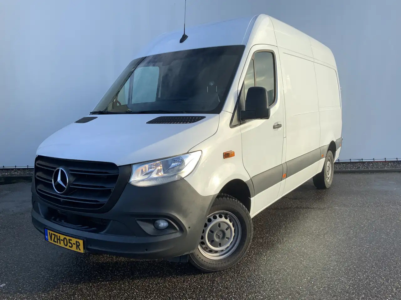 Mercedes-Benz Sprinter 317 1.9 CDI L2H2 RWD Cruise Airco 3 Zits Camera 36 - Kassebil: bilde 1 Mercedes-Benz Sprinter 317 1.9 CDI L2H2 RWD Cruise Airco 3 Zits Camera 36 - Kassebil: bilde 1
