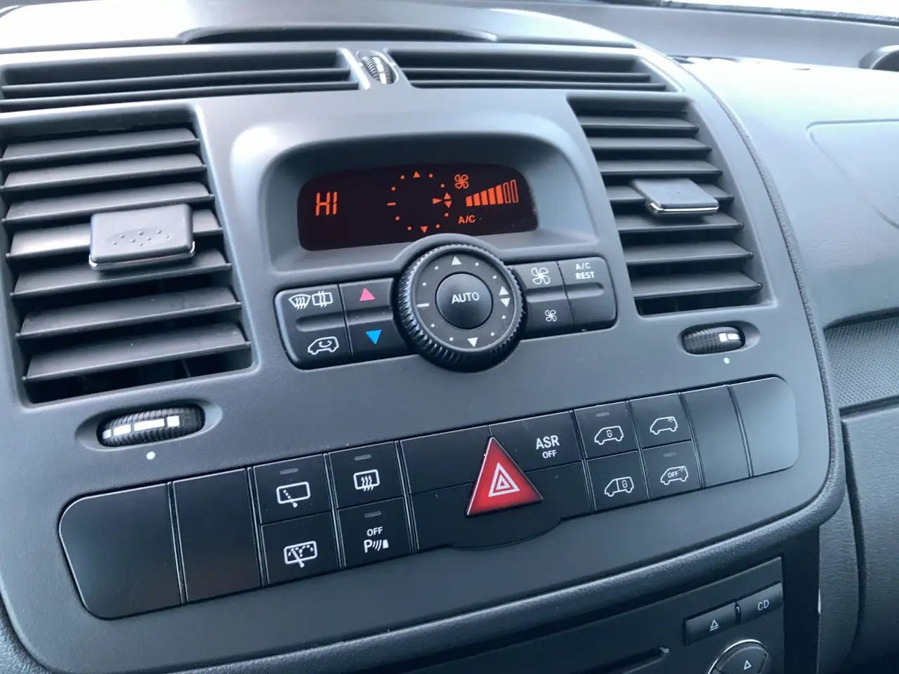 Mercedes-Benz Vito 122 CDI 320 Automaat Airco 2 Zits Leer Trekhaak 20 - Kassebil: bilde 4 Mercedes-Benz Vito 122 CDI 320 Automaat Airco 2 Zits Leer Trekhaak 20 - Kassebil: bilde 4