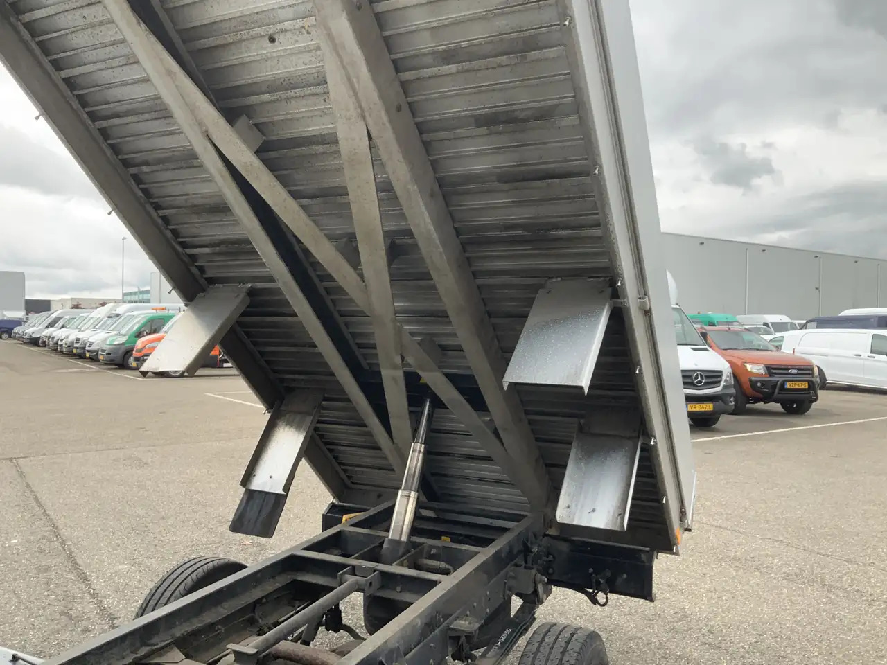 Nissan NT400 32.12 2.5 dCi 250 Kipper Trekhaak 2000 kg 3 - Varebil med tipp: bilde 5 Nissan NT400 32.12 2.5 dCi 250 Kipper Trekhaak 2000 kg 3 - Varebil med tipp: bilde 5