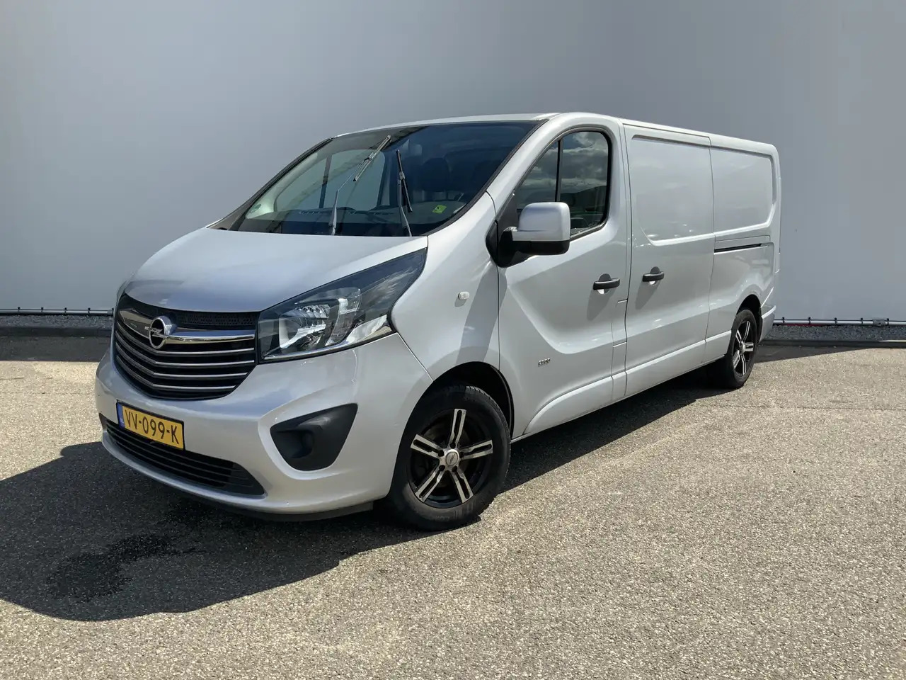 Opel Vivaro 1.6 CDTI L2H1 Sport EcoFlex (MOTOR DEFECT !!!!)Air - Kassebil: bilde 1 Opel Vivaro 1.6 CDTI L2H1 Sport EcoFlex (MOTOR DEFECT !!!!)Air - Kassebil: bilde 1