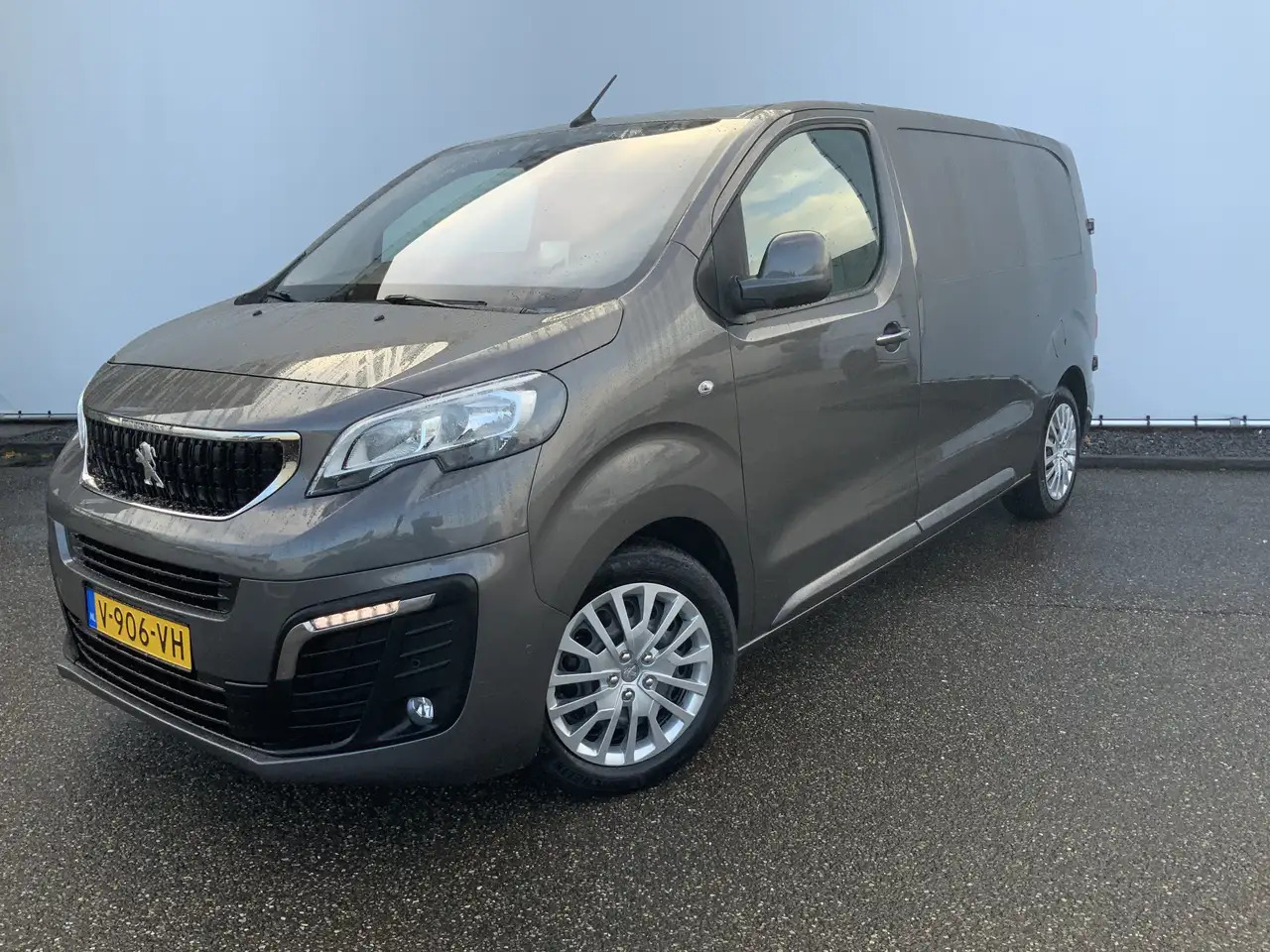 Peugeot Expert 227S 2.0 BlueHD(Koppakking Defect ) 180 Premium Pa - Kassebil: bilde 1 Peugeot Expert 227S 2.0 BlueHD(Koppakking Defect ) 180 Premium Pa - Kassebil: bilde 1