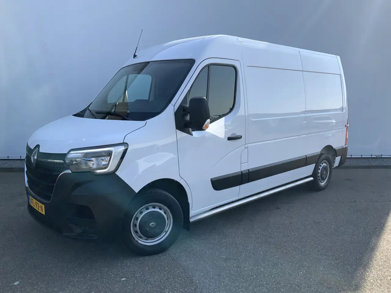 Renault Master T35 2.3 dCi 135 L2H2 Airco Cruise Navi Side Bar Ca - Kassebil: bilde 1 Renault Master T35 2.3 dCi 135 L2H2 Airco Cruise Navi Side Bar Ca - Kassebil: bilde 1