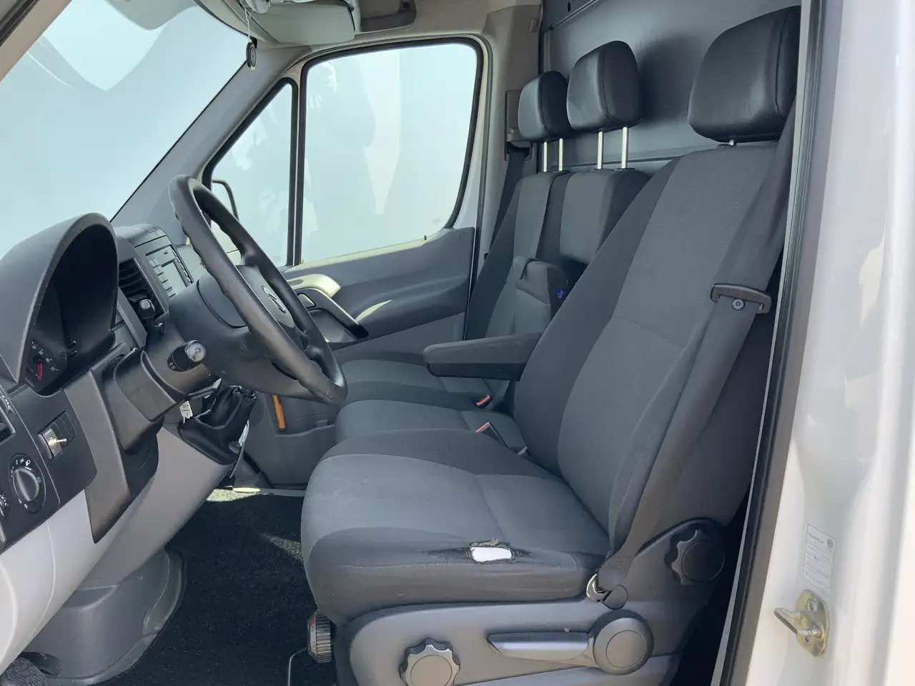 Volkswagen Crafter 35 2.0 TDI L1H1 Airco Cruise 3 Zits Trekhaak 2000 - Kassebil: bilde 4 Volkswagen Crafter 35 2.0 TDI L1H1 Airco Cruise 3 Zits Trekhaak 2000 - Kassebil: bilde 4