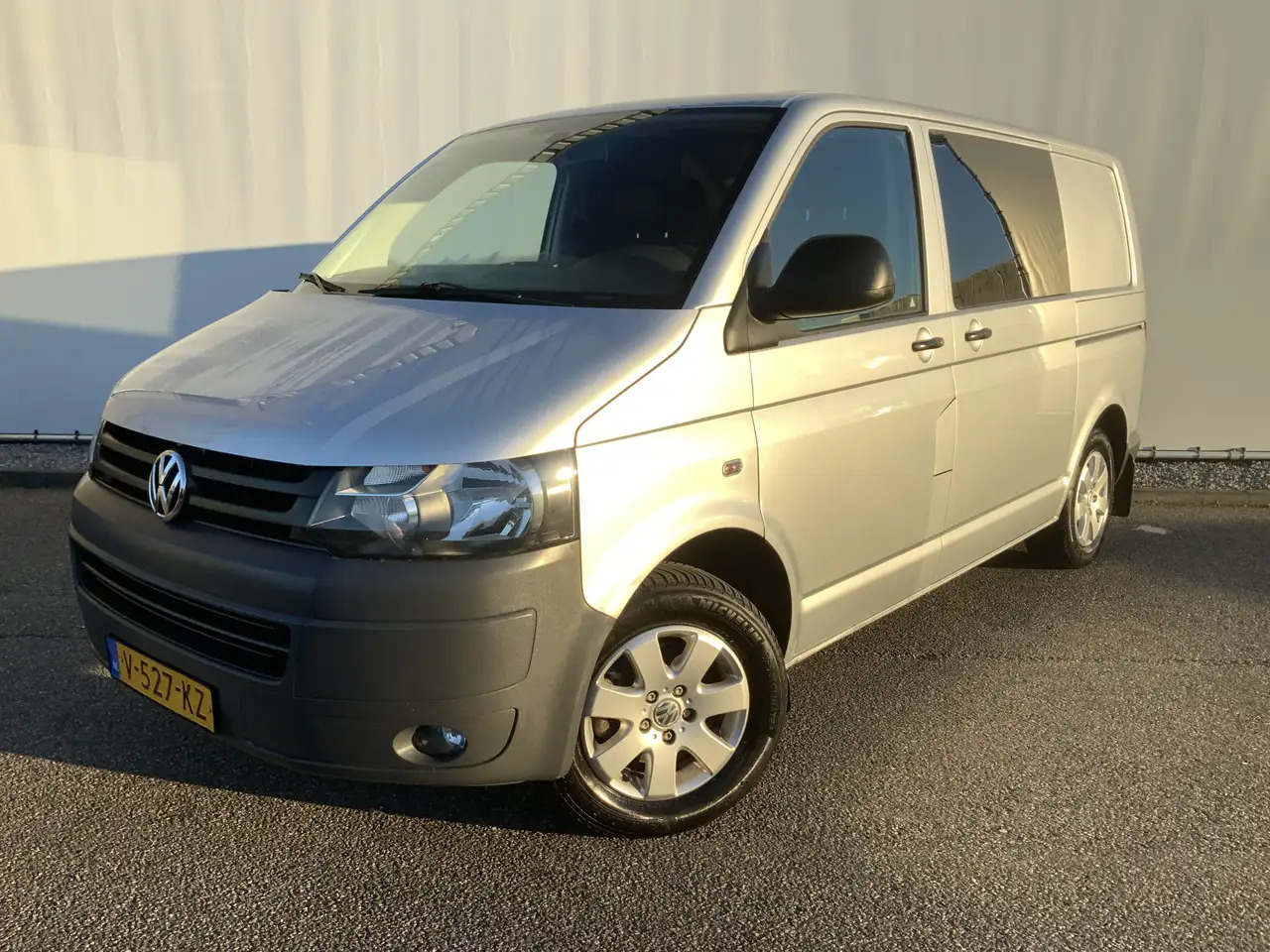 Volkswagen T5 Transporter 2.0 L1H2 Benzine Airco Navi Dub Schuifdeuren Leer - Kassebil: bilde 1 Volkswagen T5 Transporter 2.0 L1H2 Benzine Airco Navi Dub Schuifdeuren Leer - Kassebil: bilde 1