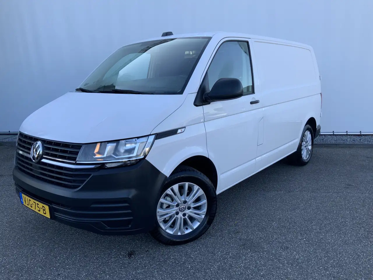 Volkswagen T6.1 Transporter 2.0 TDI L1H1 26 Economy Business - Kassebil: bilde 1 Volkswagen T6.1 Transporter 2.0 TDI L1H1 26 Economy Business - Kassebil: bilde 1
