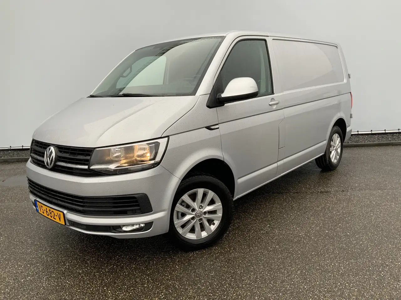Volkswagen T6 Transporter 2.0 TDI L1H1 Highline Airco Cruise Alu Velg( R Por - Kassebil: bilde 1 Volkswagen T6 Transporter 2.0 TDI L1H1 Highline Airco Cruise Alu Velg( R Por - Kassebil: bilde 1