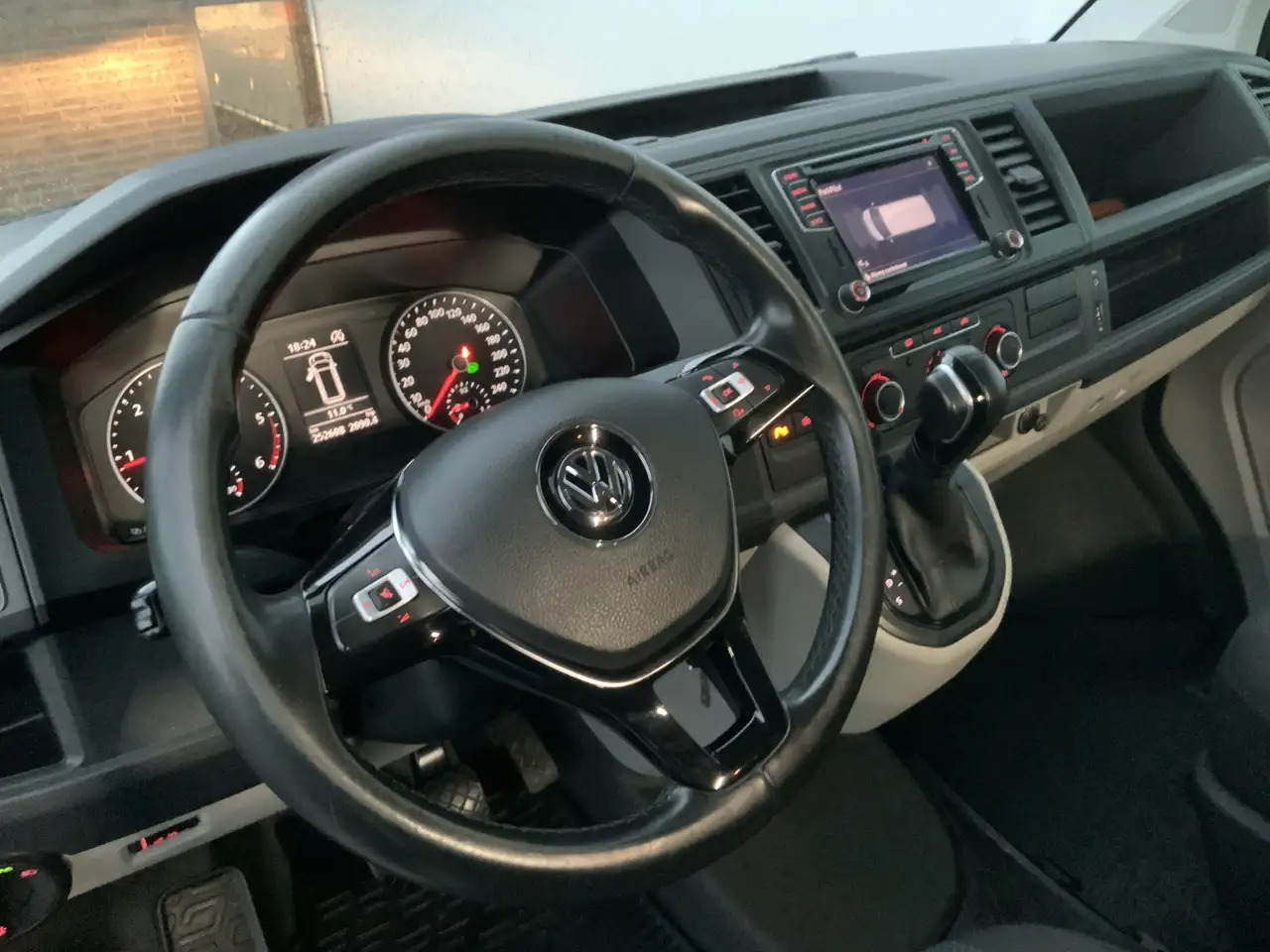 Volkswagen T6 Transporter 2.0 TDI L2H2 Highline Automaat Airco Cruise Navi A - Kassebil: bilde 5 Volkswagen T6 Transporter 2.0 TDI L2H2 Highline Automaat Airco Cruise Navi A - Kassebil: bilde 5
