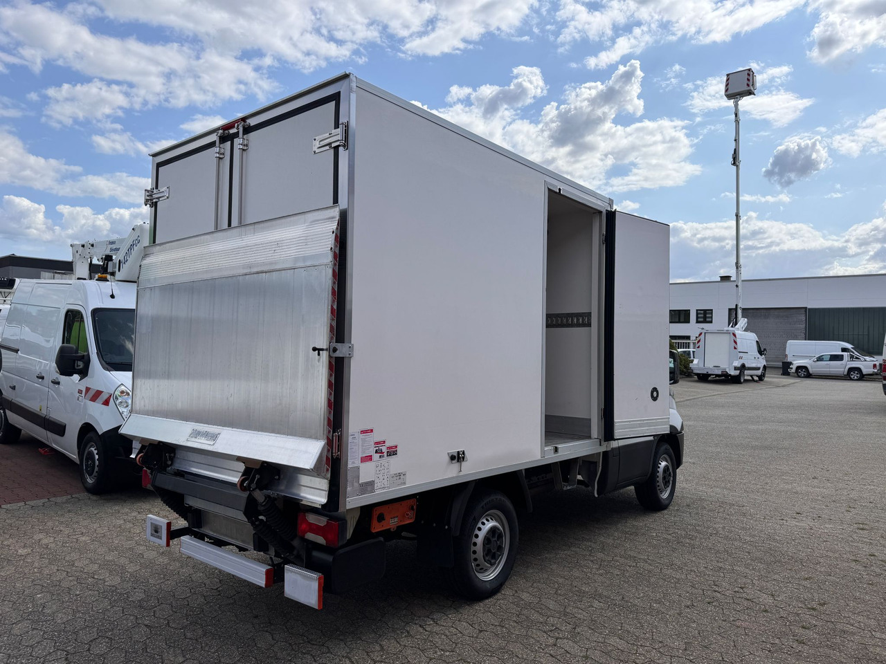 IVECO Daily 35S14 Tiefkühlkoffer Carrier Pulsor 350 LBW EURO 6 - Kjølebil: bilde 4 IVECO Daily 35S14 Tiefkühlkoffer Carrier Pulsor 350 LBW EURO 6 - Kjølebil: bilde 4