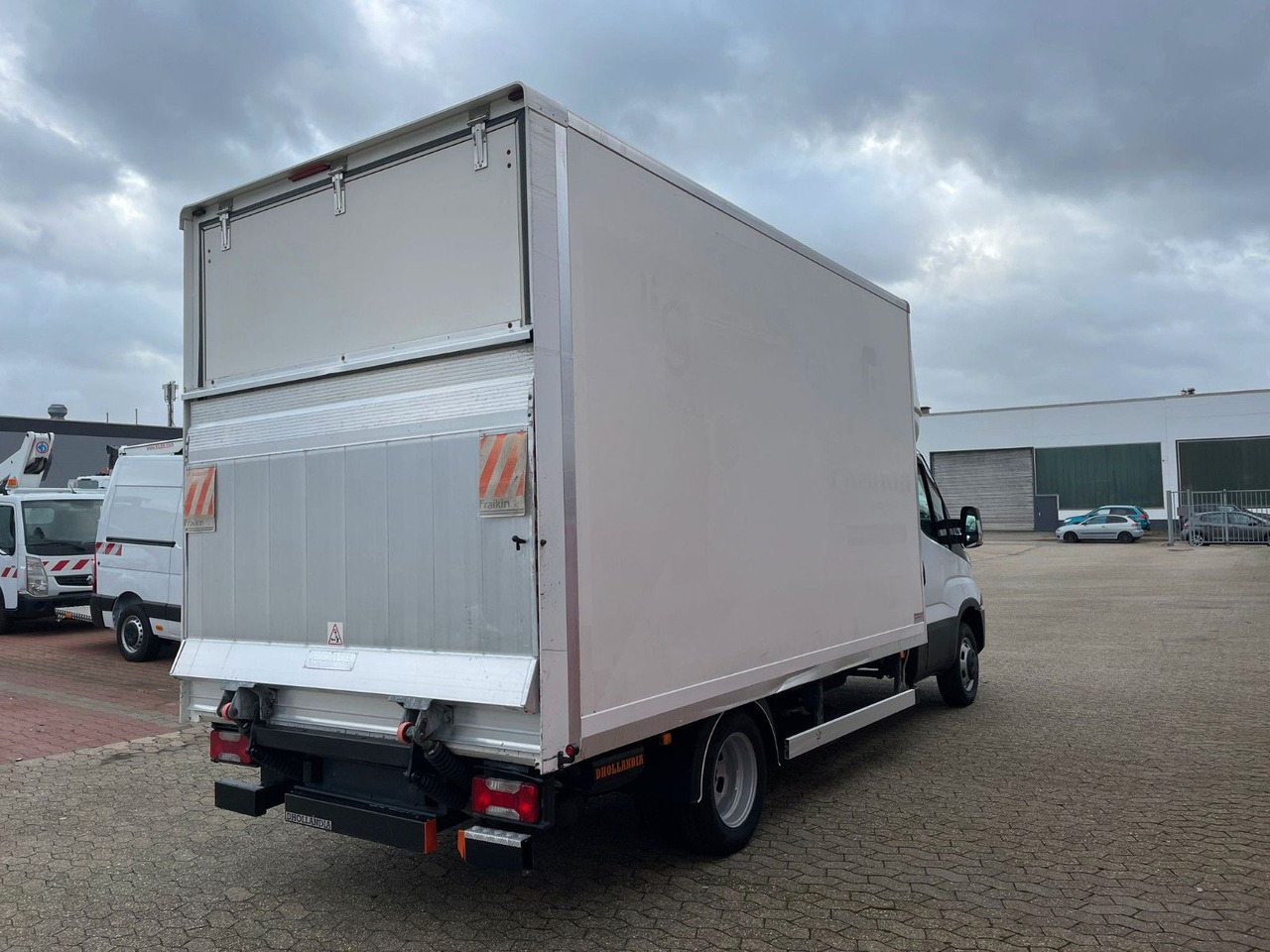 Iveco Daily Koffer 4.2m Ladebordwand Dhollandia Klima - Varebil med skap: bilde 4 Iveco Daily Koffer 4.2m Ladebordwand Dhollandia Klima - Varebil med skap: bilde 4