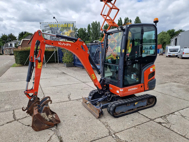 Kubota KX019-4 CW05 met 2 bakken - Minigraver: bilde 1 Kubota KX019-4 CW05 met 2 bakken - Minigraver: bilde 1