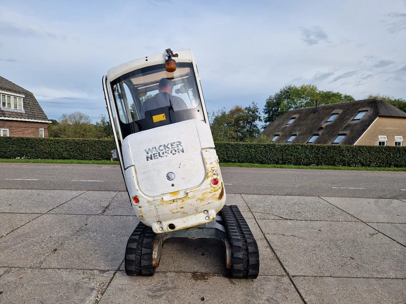 WACKER NEUSON 2404RD kan op een berghelling werken - Minigraver: bilde 1 WACKER NEUSON 2404RD kan op een berghelling werken - Minigraver: bilde 1