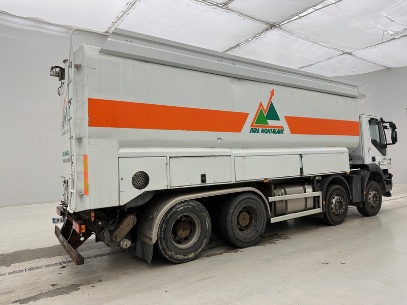 Iveco Eurotrakker 450 - Tankbil: bilde 4 Iveco Eurotrakker 450 - Tankbil: bilde 4