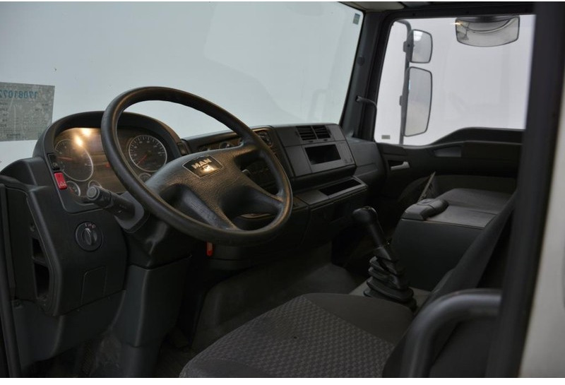 Interior photo 1: Skapbil MAN TGL 8.180