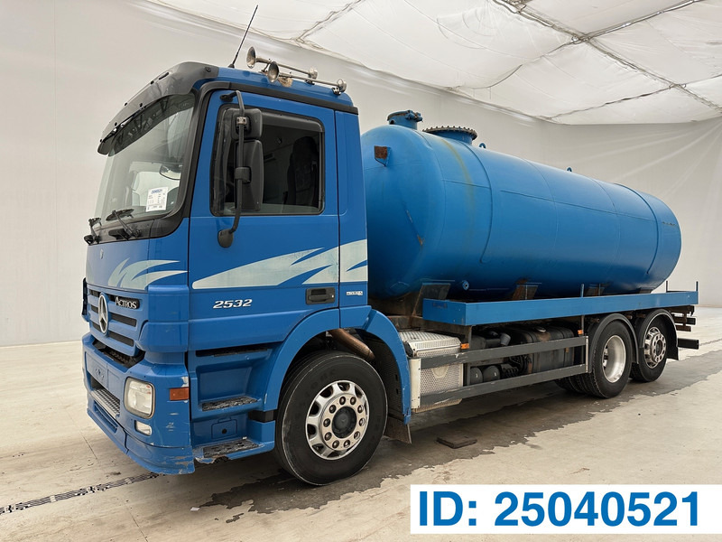 Mercedes-Benz Actros 2532 - 6x2 - Tankbil: bilde 1 Mercedes-Benz Actros 2532 - 6x2 - Tankbil: bilde 1