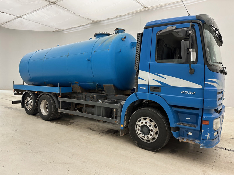Mercedes-Benz Actros 2532 - 6x2 - Tankbil: bilde 3 Mercedes-Benz Actros 2532 - 6x2 - Tankbil: bilde 3