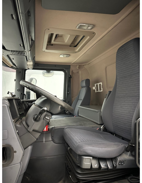 Interior photo 2: Planbil, Kranbil Scania P310 - 6x2 Interior photo 2: Planbil, Kranbil Scania P310 - 6x2