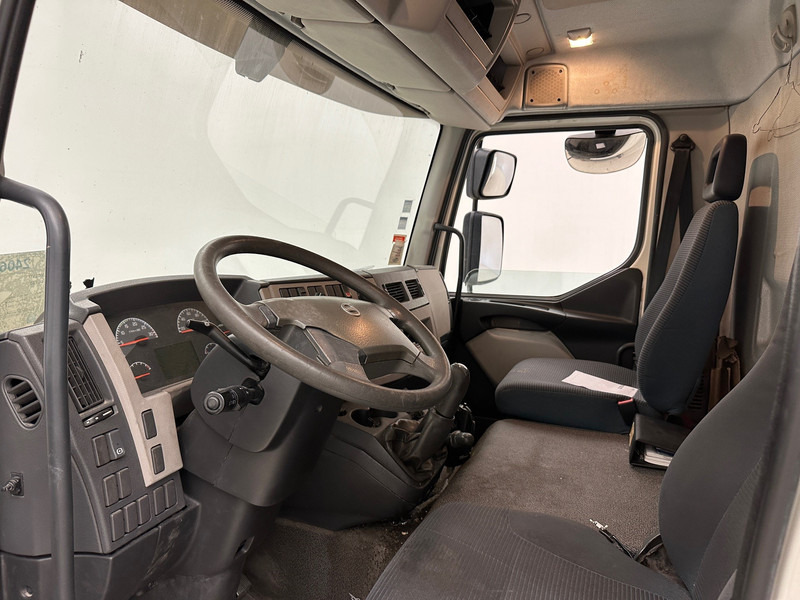 Interior photo 1: Skapbil Volvo FL 240