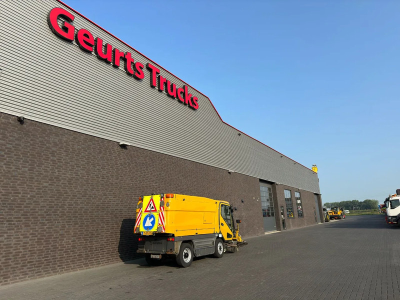 Johnston CX400 SWEEPING TRUCK/ KEHRMASCHINE/VEEGWAGEN/FAHRBAHNREINIGER - Industriell feiemaskin: bilde 4 Johnston CX400 SWEEPING TRUCK/ KEHRMASCHINE/VEEGWAGEN/FAHRBAHNREINIGER - Industriell feiemaskin: bilde 4