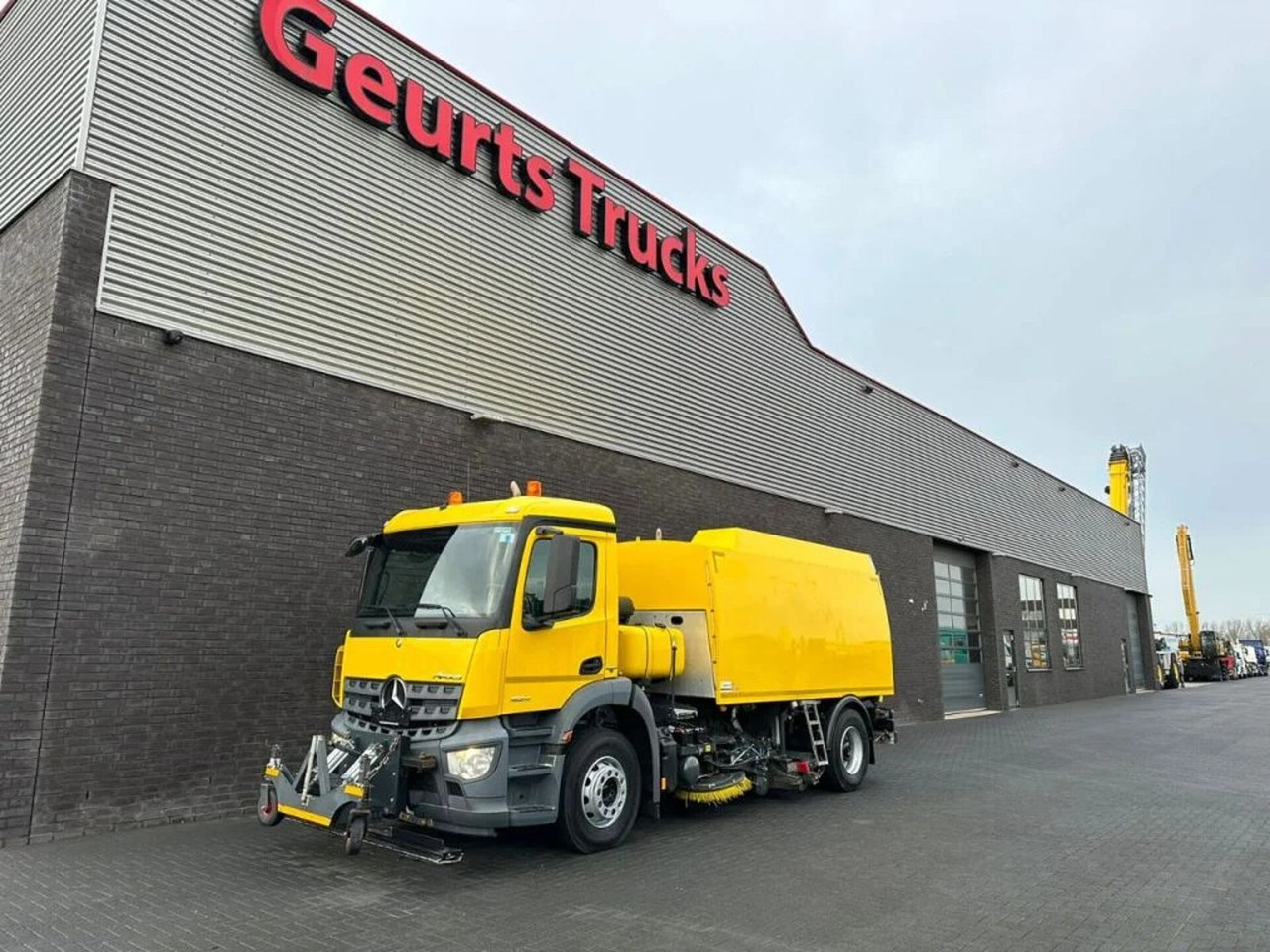 Mercedes-Benz Arocs 1824 4X2 BEAM A9000 SWEEPING TRUCK/ KEHRMA - Feiebil: bilde 2 Mercedes-Benz Arocs 1824 4X2 BEAM A9000 SWEEPING TRUCK/ KEHRMA - Feiebil: bilde 2