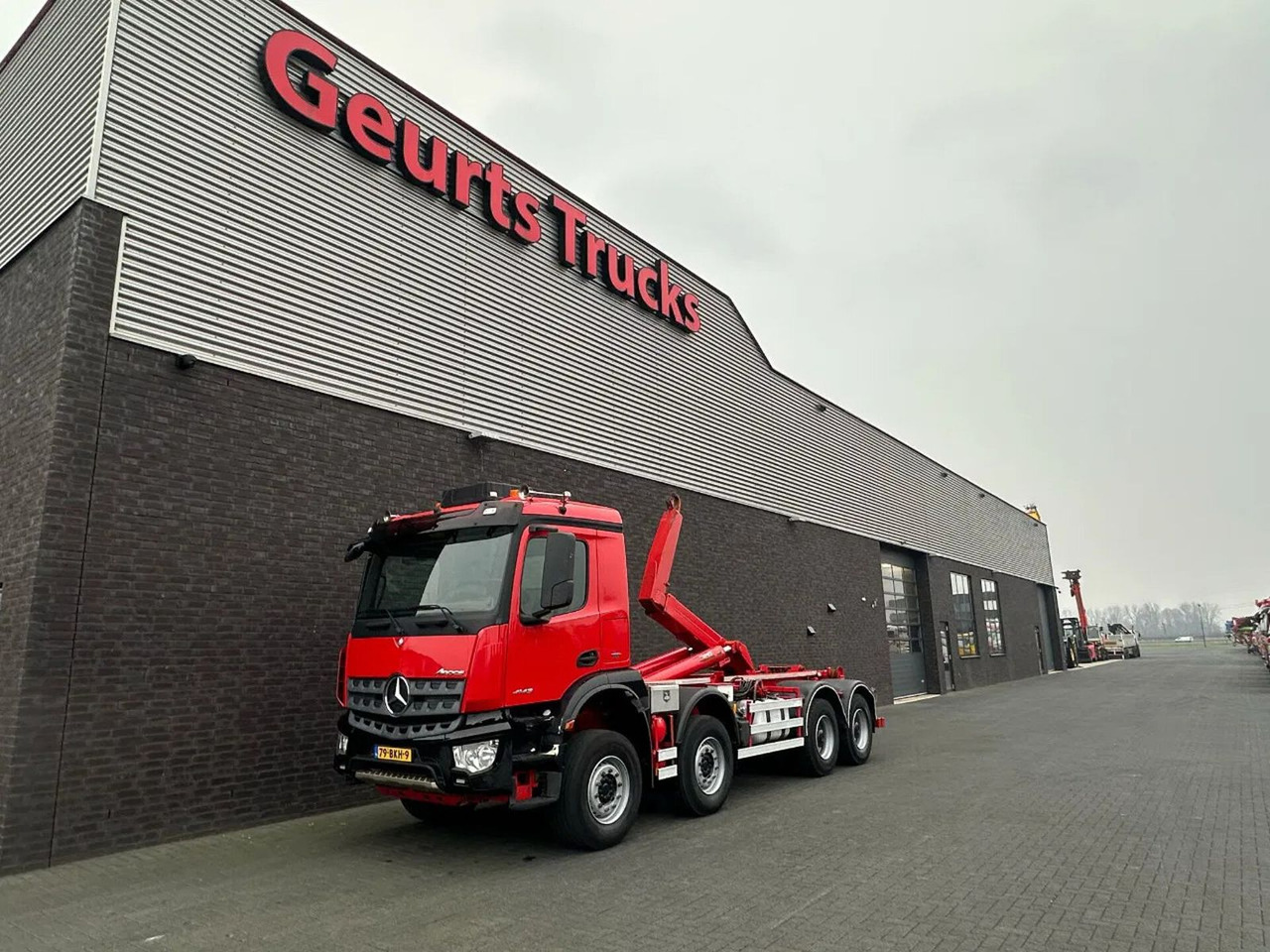 Mercedes-Benz Arocs 8X4 VDL S-30-6600 HAAKARMSYSTEEM/ABROLLKIP - Krokbil: bilde 2 Mercedes-Benz Arocs 8X4 VDL S-30-6600 HAAKARMSYSTEEM/ABROLLKIP - Krokbil: bilde 2