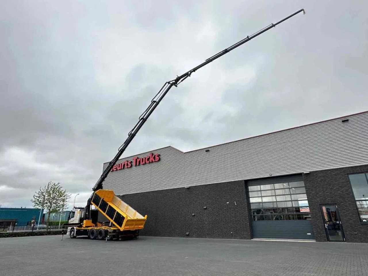 Scania R530 V8 NGS 8X4 TRIDEM MET HYVA 2Z KIPPER + HMF - Tippbil, Kranbil: bilde 4 Scania R530 V8 NGS 8X4 TRIDEM MET HYVA 2Z KIPPER + HMF - Tippbil, Kranbil: bilde 4