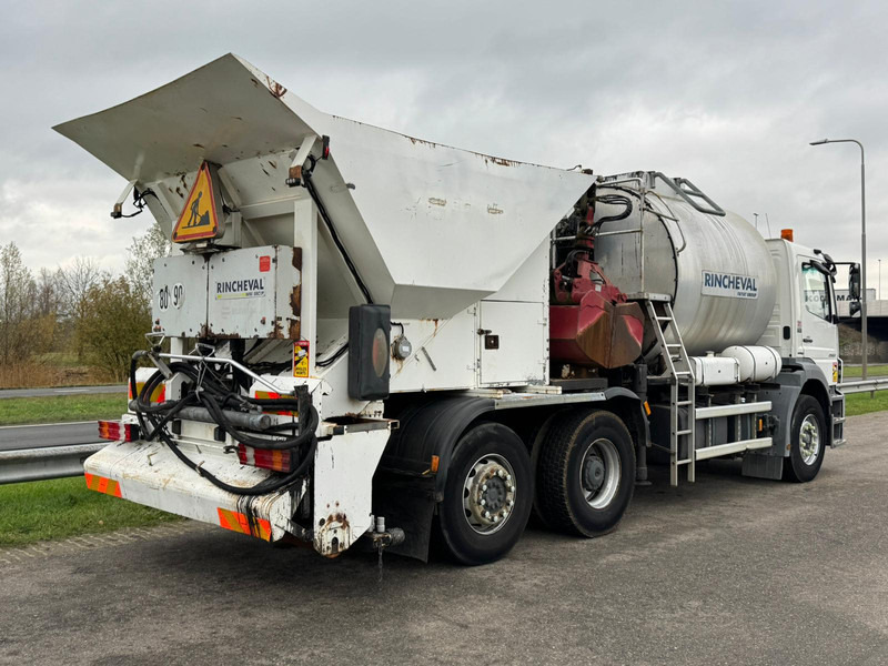 MERCEDESBENZ Axor 2533 6x2x4 Rincheval Bitumensprayer / chip spreader - Lastebil: bilde 5 MERCEDESBENZ Axor 2533 6x2x4 Rincheval Bitumensprayer / chip spreader - Lastebil: bilde 5