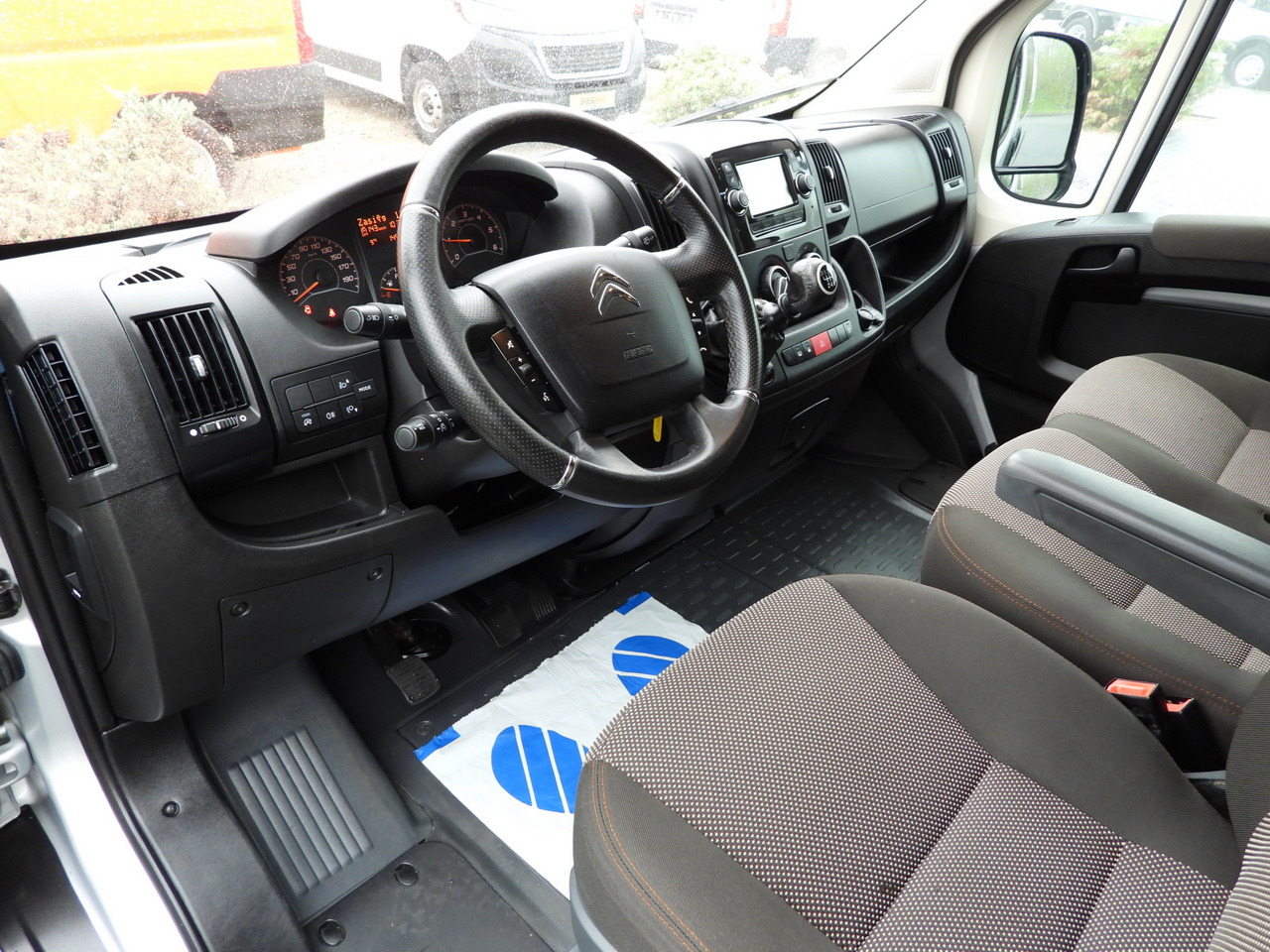 CITROEN JUMPER BOX DELIVERY VAN 7 SEATS CRUISE CONTROL LED LIGHTS AIR CONDITIONING 165HP - Kassebil: bilde 2 CITROEN JUMPER BOX DELIVERY VAN 7 SEATS CRUISE CONTROL LED LIGHTS AIR CONDITIONING 165HP - Kassebil: bilde 2