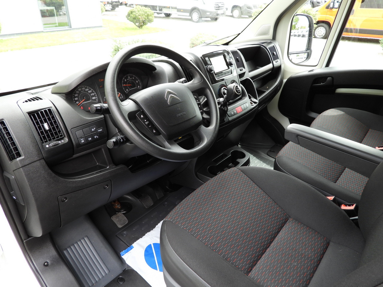 CITROEN JUMPER BOX LIFT 8 PALLETS CRUISE CONTROL NAVIGATION AIR CONDITIONING 165HP - Varebil med skap: bilde 2 CITROEN JUMPER BOX LIFT 8 PALLETS CRUISE CONTROL NAVIGATION AIR CONDITIONING 165HP - Varebil med skap: bilde 2