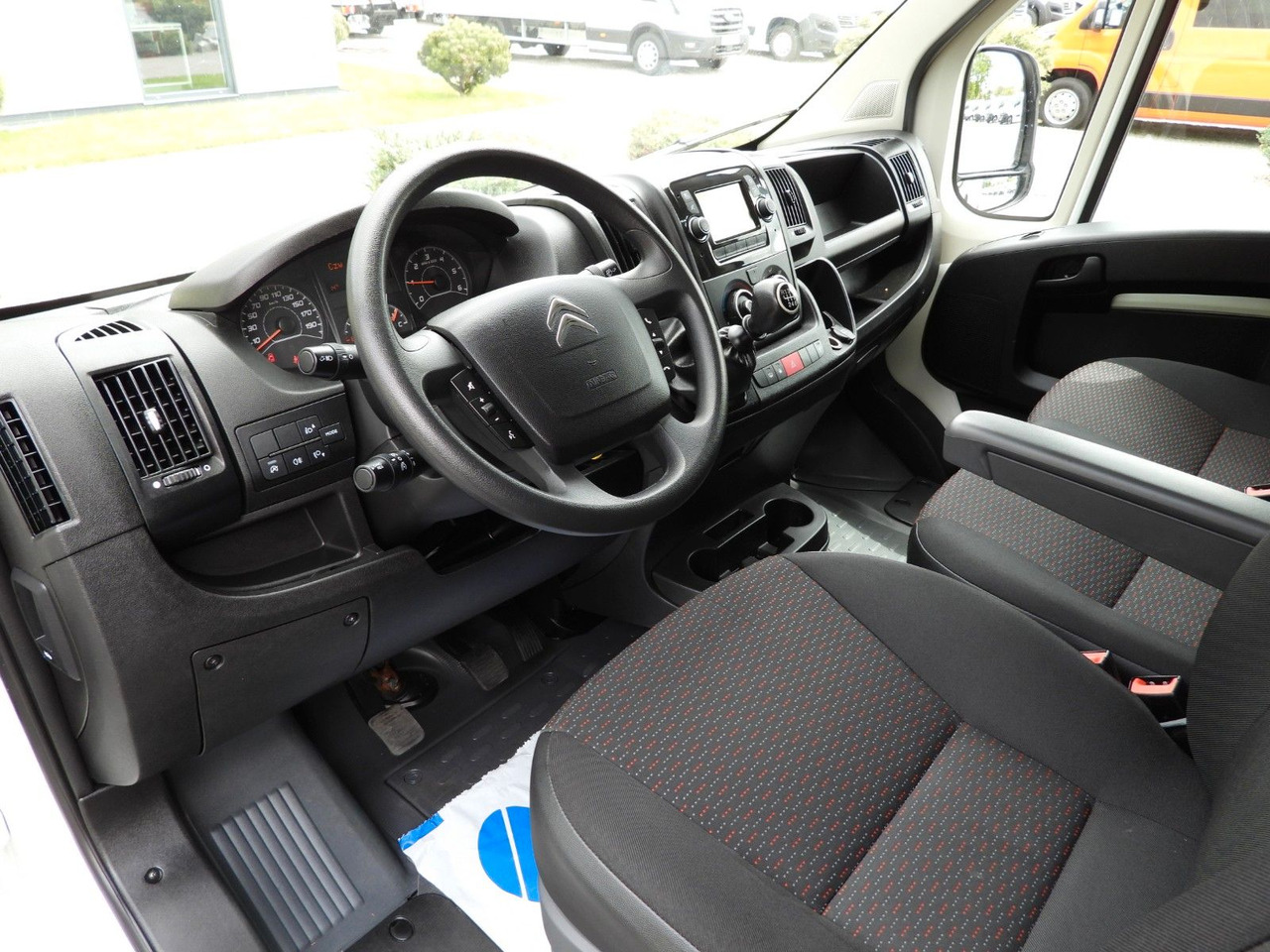 Citroën JUMPER KOFFER AUFZUG 8 PALETTEN TEMPOMAT NAVI Citroën JUMPER KOFFER AUFZUG 8 PALETTEN TEMPOMAT NAVI - Varebil med skap: bilde 2 Citroën JUMPER KOFFER AUFZUG 8 PALETTEN TEMPOMAT NAVI Citroën JUMPER KOFFER AUFZUG 8 PALETTEN TEMPOMAT NAVI - Varebil med skap: bilde 2