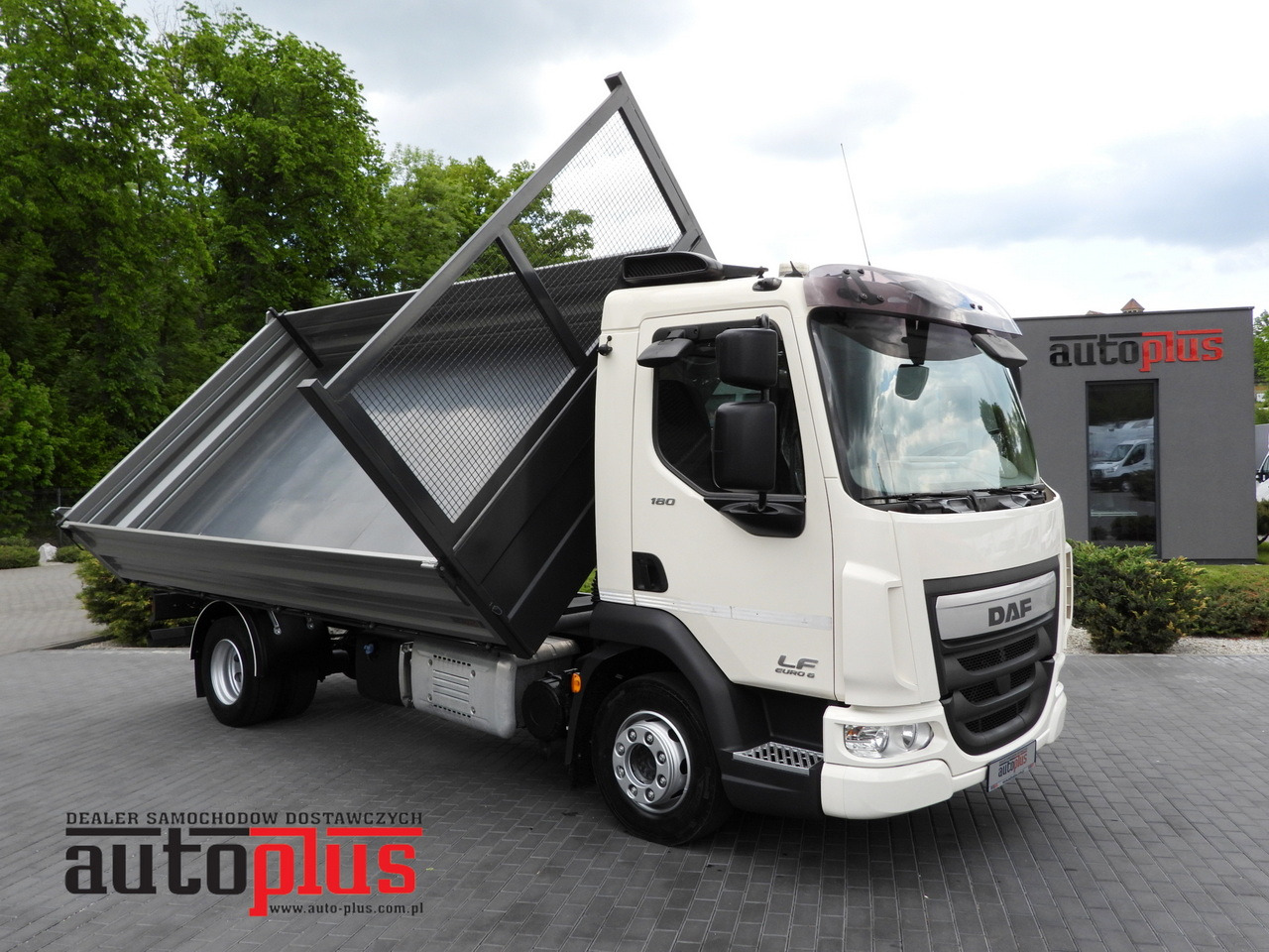 DAF LF 180 THREE-WAY TIPPER CRUISE CONTROL LED LIGHTS AUTOMATIC TRANSMISSION TWIN WHEELS AIR CONDITIONING 180HP - Tippbil: bilde 1 DAF LF 180 THREE-WAY TIPPER CRUISE CONTROL LED LIGHTS AUTOMATIC TRANSMISSION TWIN WHEELS AIR CONDITIONING 180HP - Tippbil: bilde 1