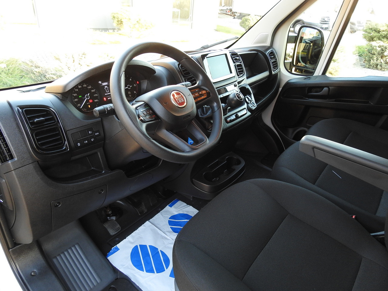 FIAT DUCATO BOX LIFT 8 PALLETS CRUISE CONTROL AIR CONDITIONING 180HP - Varebil med skap: bilde 2 FIAT DUCATO BOX LIFT 8 PALLETS CRUISE CONTROL AIR CONDITIONING 180HP - Varebil med skap: bilde 2