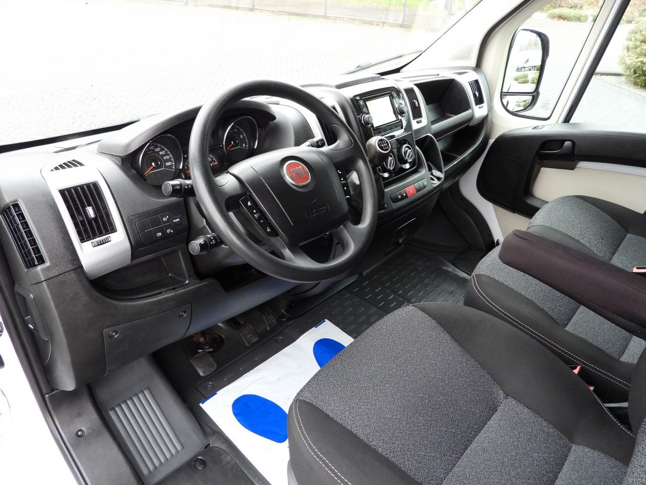 FIAT DUCATO BOX LIFT 8 PALLETS CRUISE CONTROL NAVIGATION LED LIGHTS AIR CONDITIONING 130HP - Varebil med skap: bilde 2 FIAT DUCATO BOX LIFT 8 PALLETS CRUISE CONTROL NAVIGATION LED LIGHTS AIR CONDITIONING 130HP - Varebil med skap: bilde 2