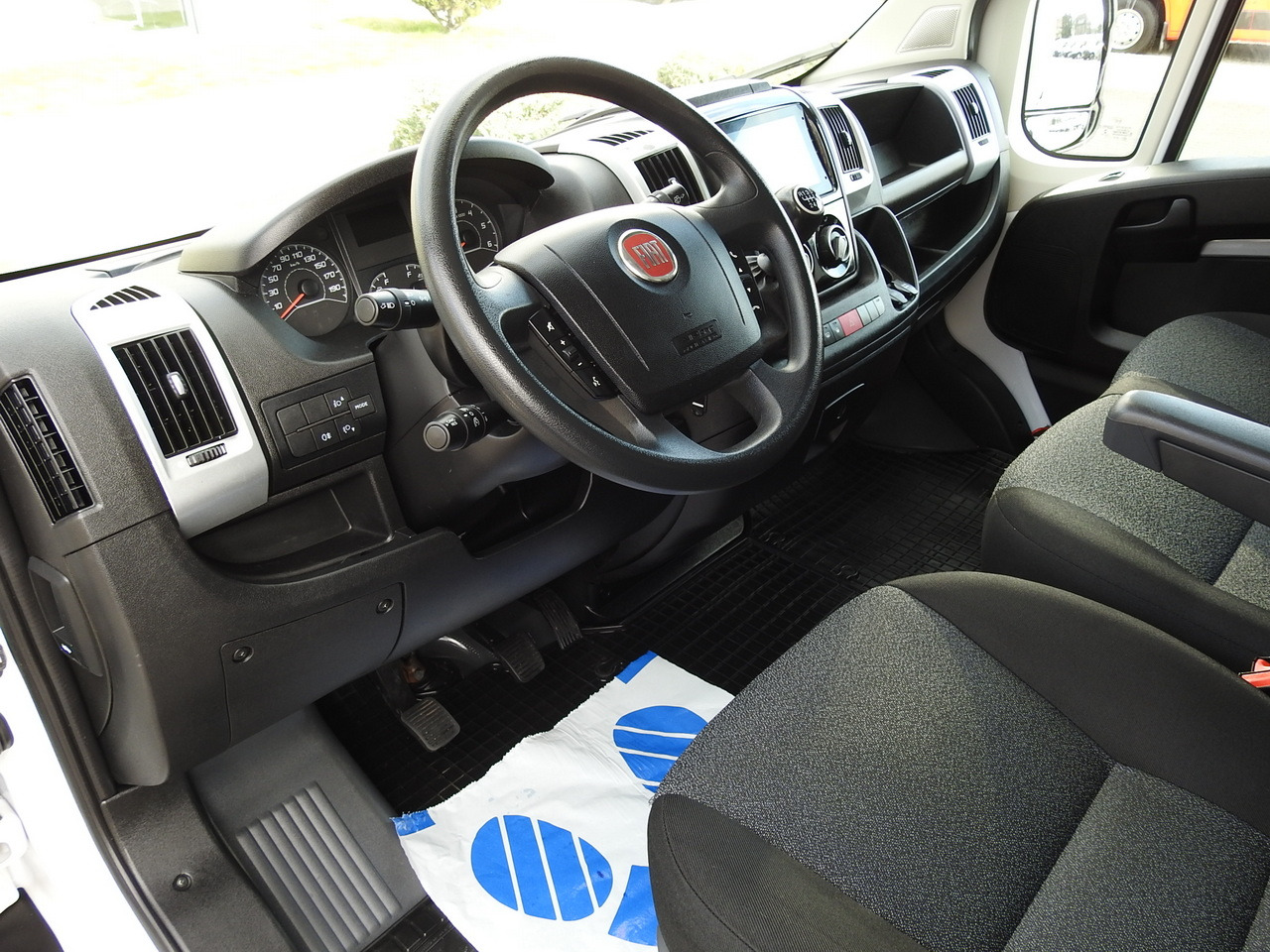 FIAT DUCATO  BOX LIFT 8 PALLETS CRUISE CONTROL NAVIGATION LED LIGHTS AIR CONDITIONING  130HP - Varebil med skap: bilde 2 FIAT DUCATO  BOX LIFT 8 PALLETS CRUISE CONTROL NAVIGATION LED LIGHTS AIR CONDITIONING  130HP - Varebil med skap: bilde 2