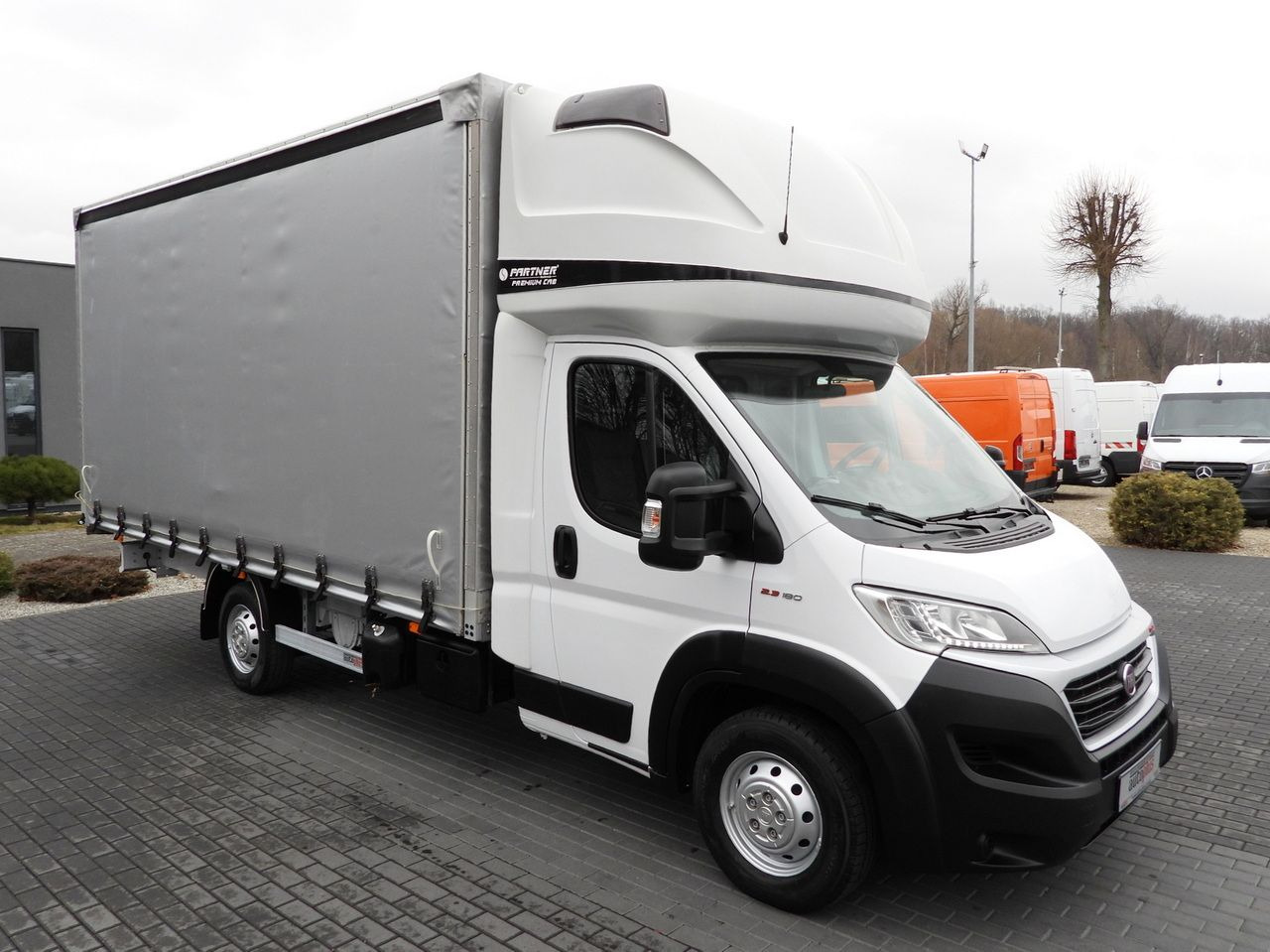 FIAT DUCATO TARPAULIN 10 PALLETS WEBASTO CRUISE CONTROL LED LIGHTS PNEUMATICS AIR CONDITIONING 180HP - Varebil med kapell: bilde 4 FIAT DUCATO TARPAULIN 10 PALLETS WEBASTO CRUISE CONTROL LED LIGHTS PNEUMATICS AIR CONDITIONING 180HP - Varebil med kapell: bilde 4