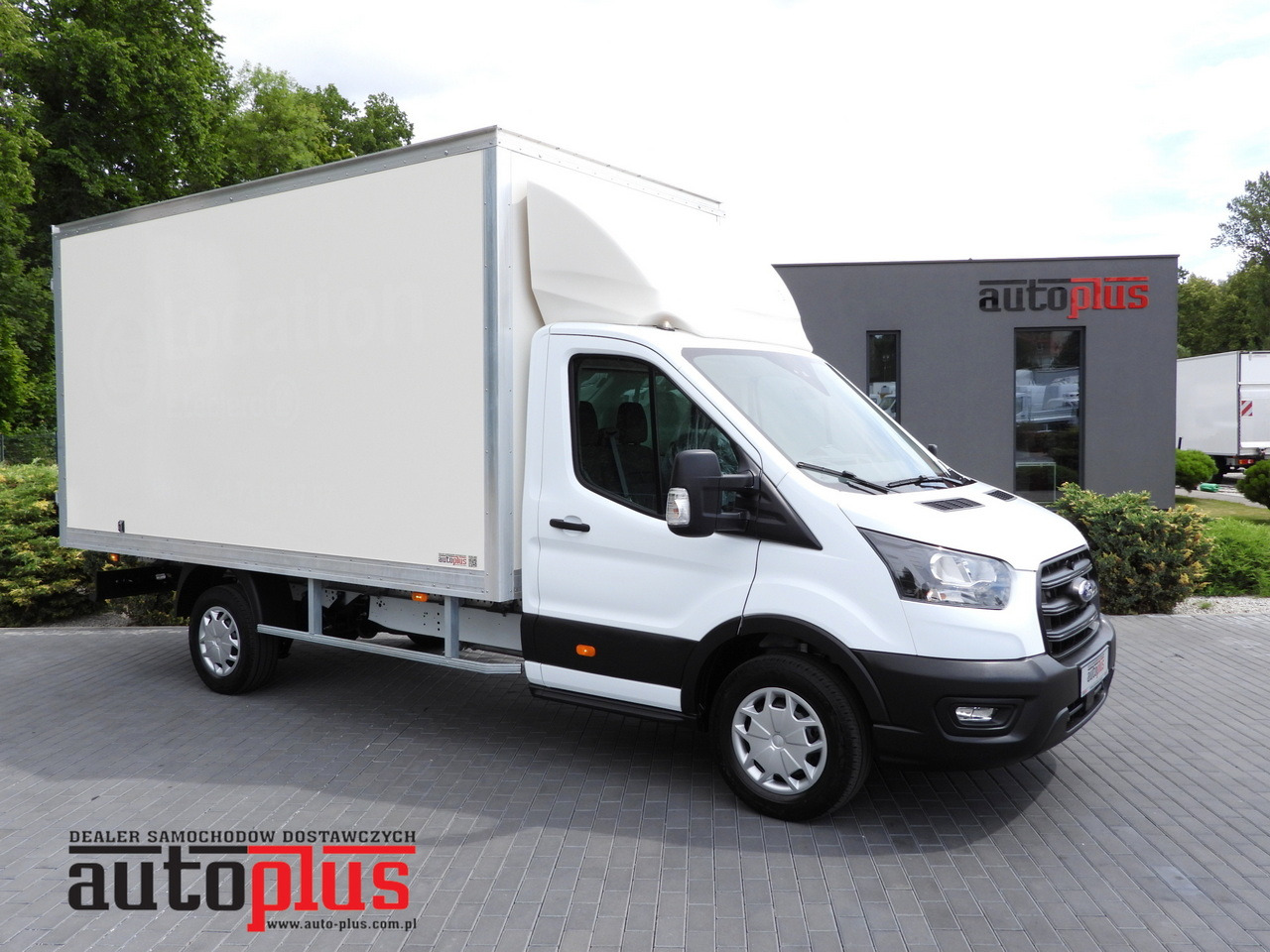 FORD TRANSIT BOX 8 PALLETS CRUISE CONTROL AIR CONDITIONING 130HP - Varebil med skap: bilde 1 FORD TRANSIT BOX 8 PALLETS CRUISE CONTROL AIR CONDITIONING 130HP - Varebil med skap: bilde 1