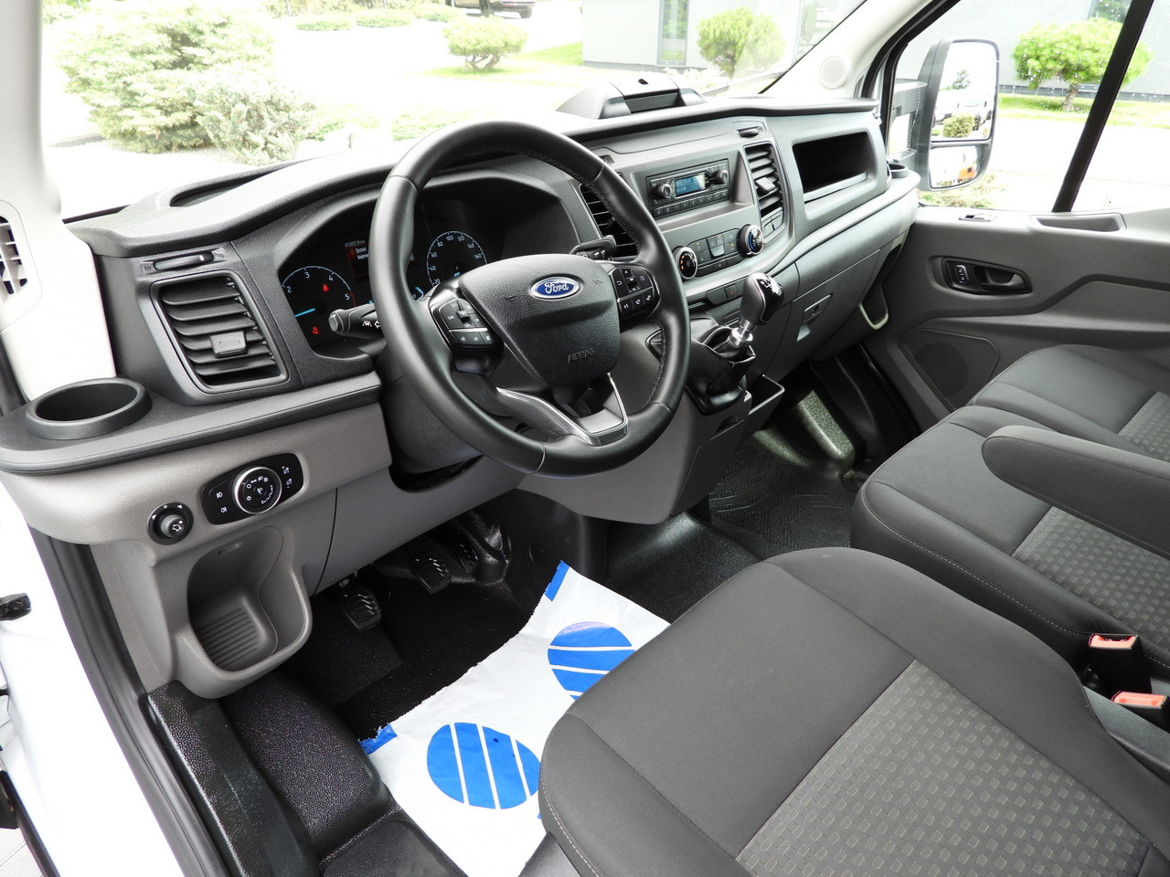 FORD TRANSIT BOX 8 PALLETS CRUISE CONTROL AIR CONDITIONING 130HP - Varebil med skap: bilde 2 FORD TRANSIT BOX 8 PALLETS CRUISE CONTROL AIR CONDITIONING 130HP - Varebil med skap: bilde 2