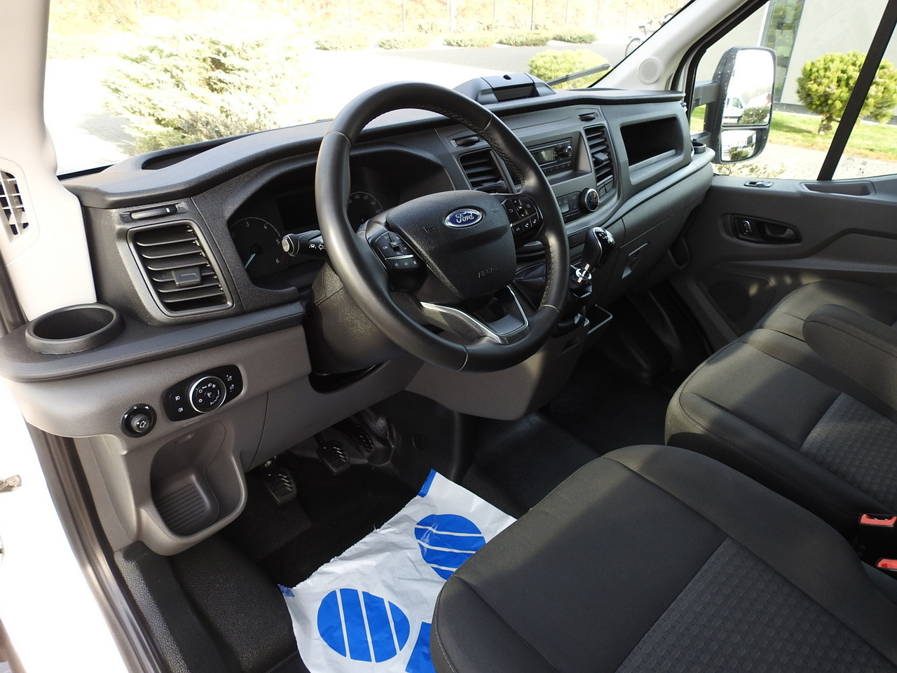 FORD TRANSIT BOX LIFT 8 PALLETS CRUISE CONTROL AIR CONDITIONING 130HP - Varebil med skap: bilde 2 FORD TRANSIT BOX LIFT 8 PALLETS CRUISE CONTROL AIR CONDITIONING 130HP - Varebil med skap: bilde 2