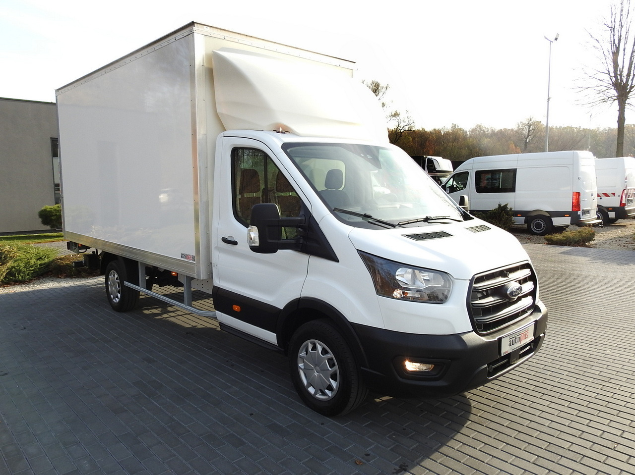 FORD TRANSIT BOX LIFT 8 PALLETS CRUISE CONTROL AIR CONDITIONING 130HP - Varebil med skap: bilde 4 FORD TRANSIT BOX LIFT 8 PALLETS CRUISE CONTROL AIR CONDITIONING 130HP - Varebil med skap: bilde 4