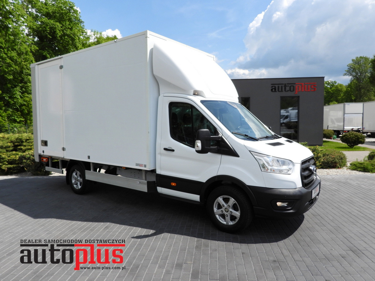 FORD TRANSIT BOX LIFT 8 PALLETS CRUISE CONTROL LED LIGHTS AIR CONDITIONING 130HP - Varebil med skap: bilde 1 FORD TRANSIT BOX LIFT 8 PALLETS CRUISE CONTROL LED LIGHTS AIR CONDITIONING 130HP - Varebil med skap: bilde 1