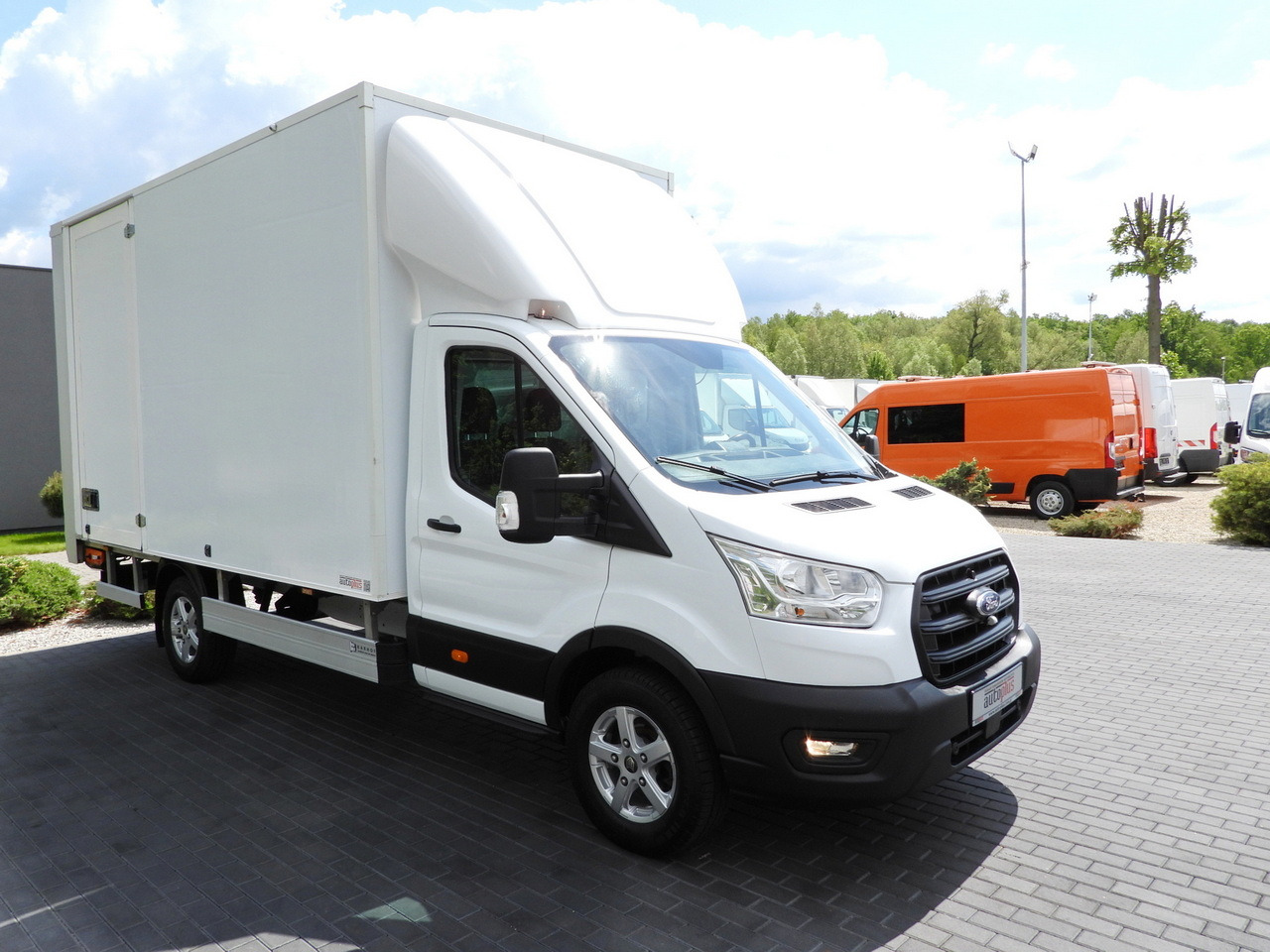 FORD TRANSIT BOX LIFT 8 PALLETS CRUISE CONTROL LED LIGHTS AIR CONDITIONING 130HP - Varebil med skap: bilde 4 FORD TRANSIT BOX LIFT 8 PALLETS CRUISE CONTROL LED LIGHTS AIR CONDITIONING 130HP - Varebil med skap: bilde 4