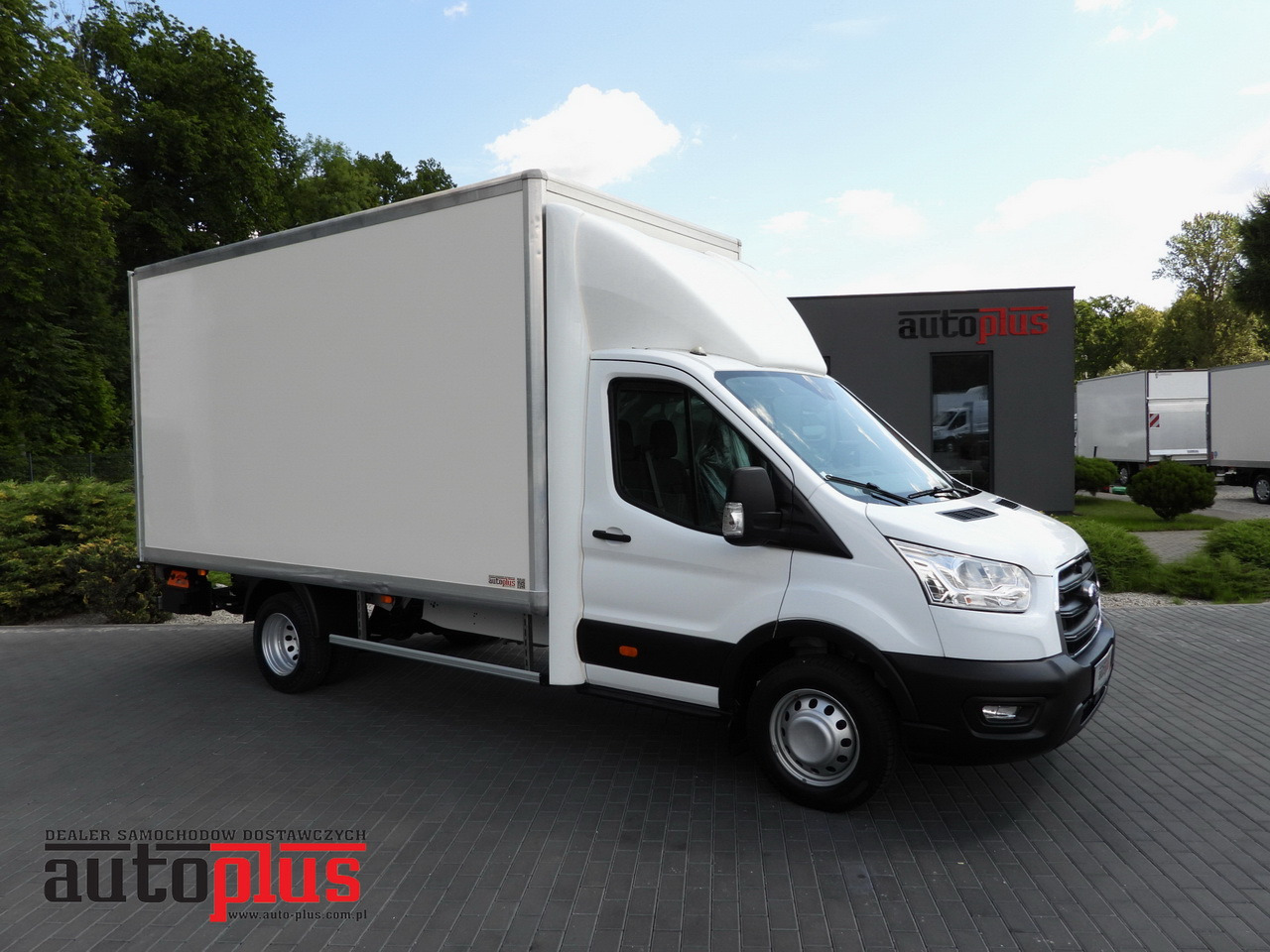 FORD TRANSIT BOX LIFT 8 PALLETS CRUISE CONTROL LED LIGHTS TWIN WHEELS AIR CONDITIONING 130HP - Varebil med skap: bilde 1 FORD TRANSIT BOX LIFT 8 PALLETS CRUISE CONTROL LED LIGHTS TWIN WHEELS AIR CONDITIONING 130HP - Varebil med skap: bilde 1