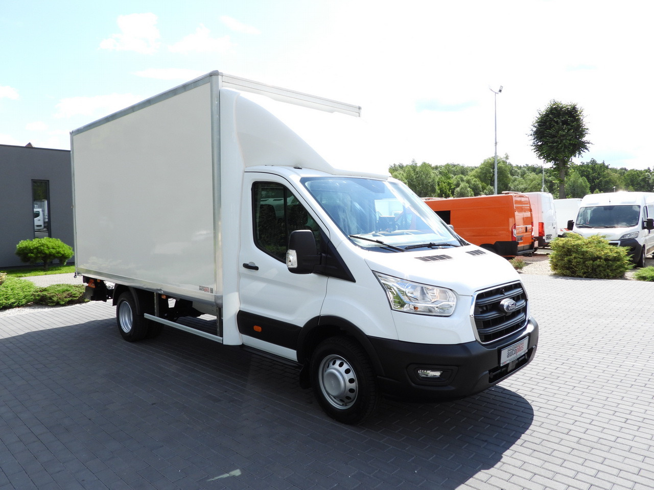 FORD TRANSIT BOX LIFT 8 PALLETS CRUISE CONTROL LED LIGHTS TWIN WHEELS AIR CONDITIONING 130HP - Varebil med skap: bilde 4 FORD TRANSIT BOX LIFT 8 PALLETS CRUISE CONTROL LED LIGHTS TWIN WHEELS AIR CONDITIONING 130HP - Varebil med skap: bilde 4